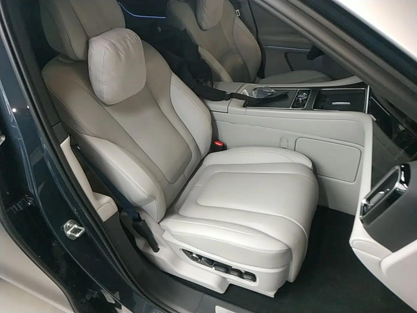 Hima AITO M9 2024 Range-Extended Ultra Version 42 kWh 6-Seater Model — миниатюра 24
