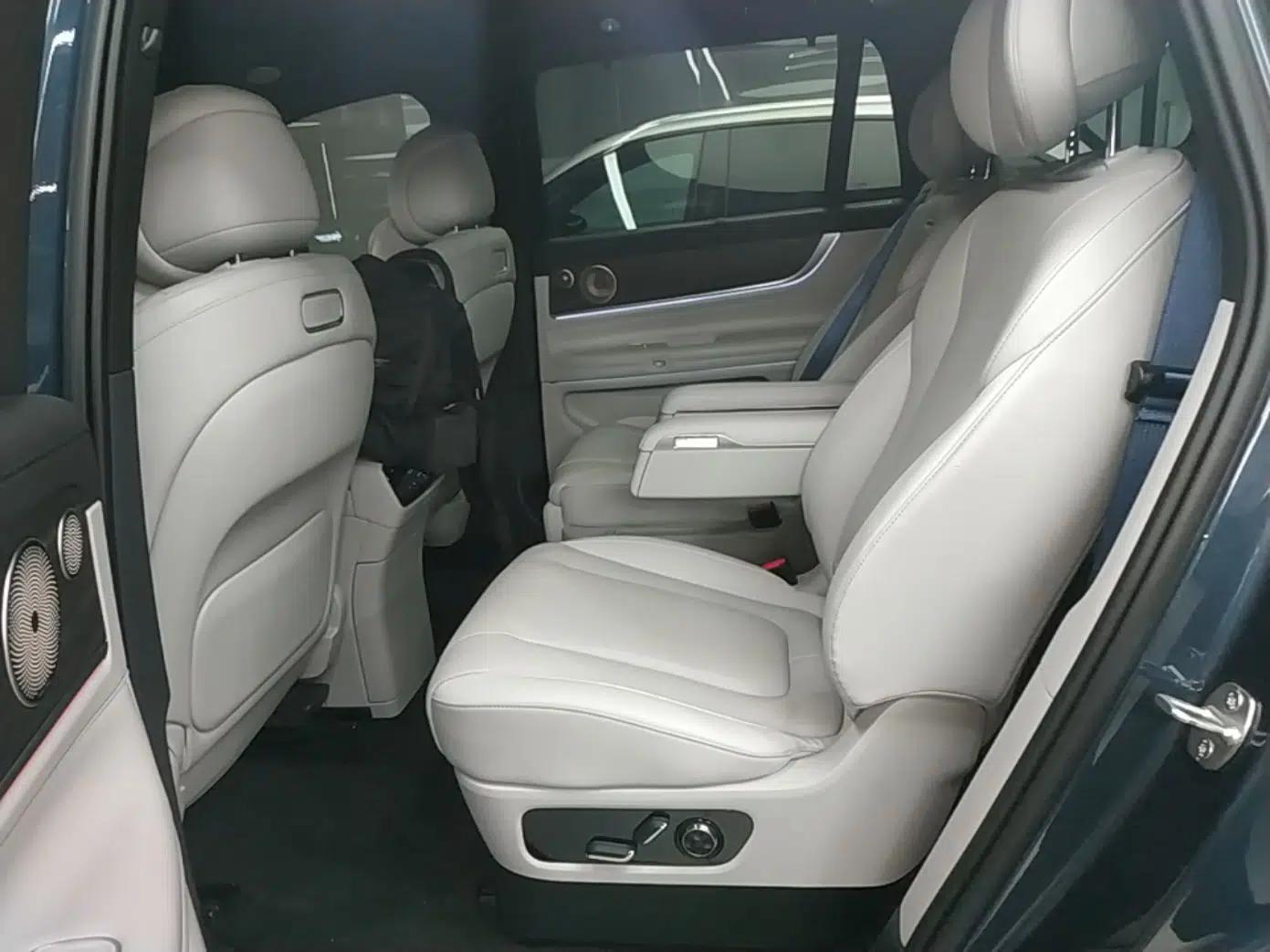 Hima AITO M9 2024 Range-Extended Ultra Version 42 kWh 6-Seater Model — миниатюра 25
