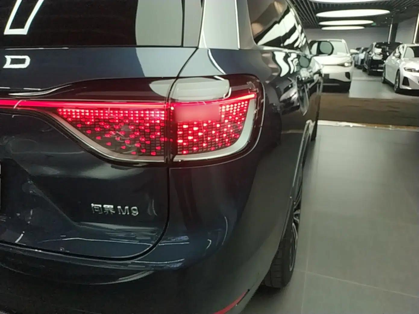 Hima AITO M9 2024 Range-Extended Ultra Version 42 kWh 6-Seater Model — миниатюра 9