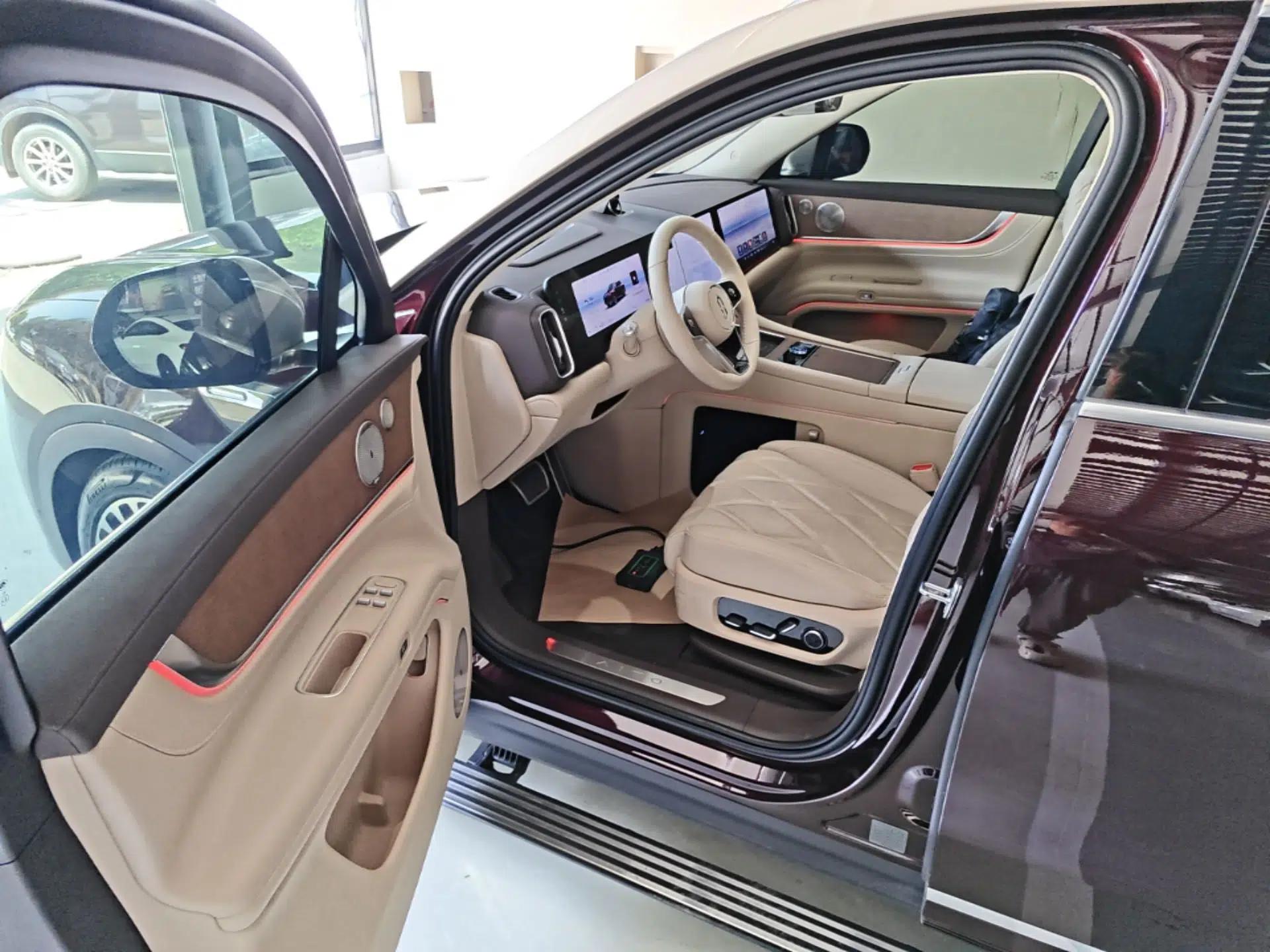 Hima AITO M9 2025 Extended-Range Ultra Version 52 kWh 6-Seater — миниатюра 18