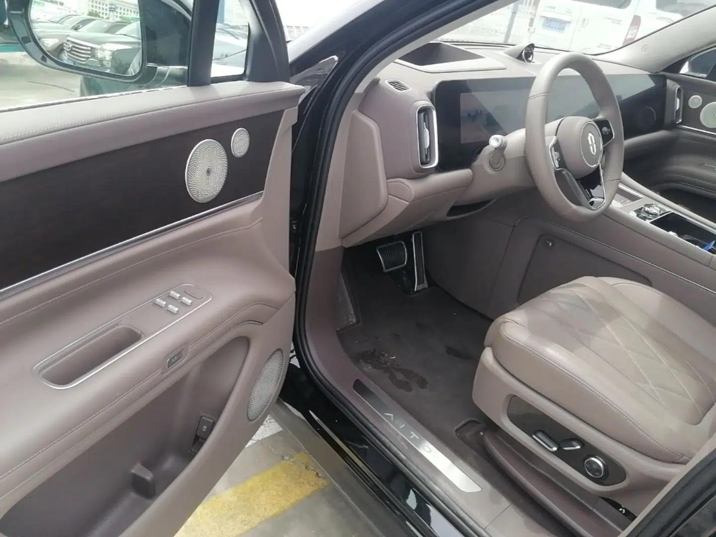 Hima AITO M9 2024 Range-Extended Ultra Version 52 kWh 6-Seater Model — миниатюра 18