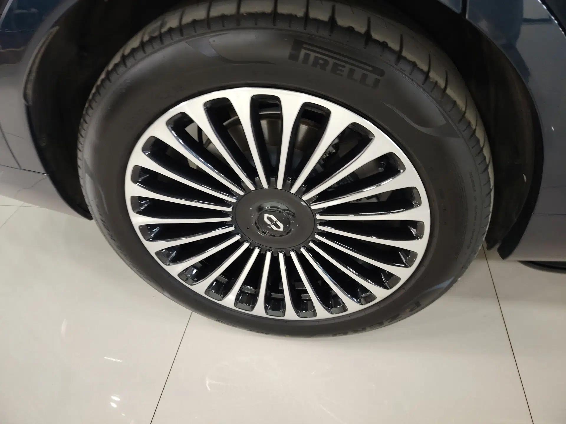 Hima AITO M9 2025 Extended-Range Ultra Version 52 kWh 6-Seater — миниатюра 11