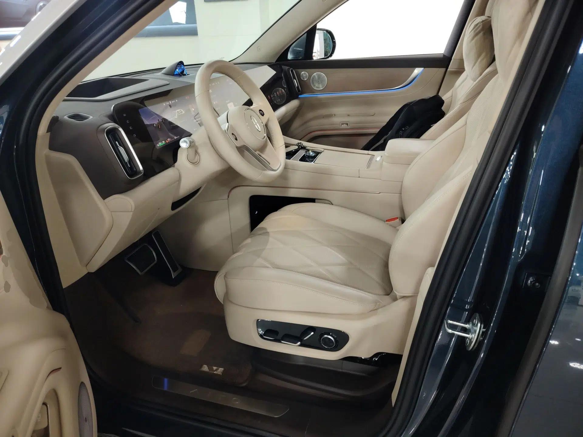 Hima AITO M9 2025 Extended-Range Ultra Version 52 kWh 6-Seater — миниатюра 17