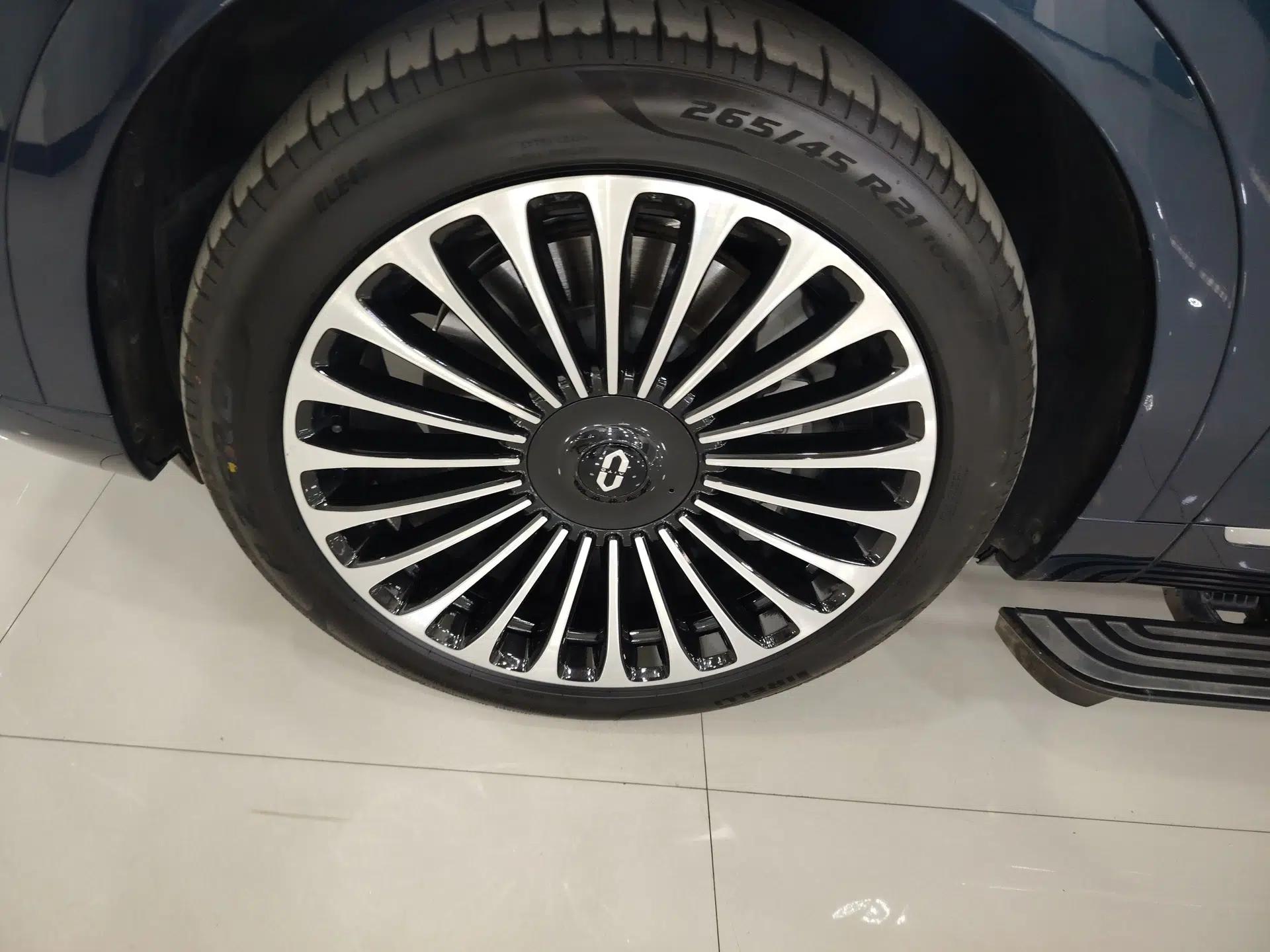 Hima AITO M9 2025 Extended-Range Ultra Version 52 kWh 6-Seater — миниатюра 10