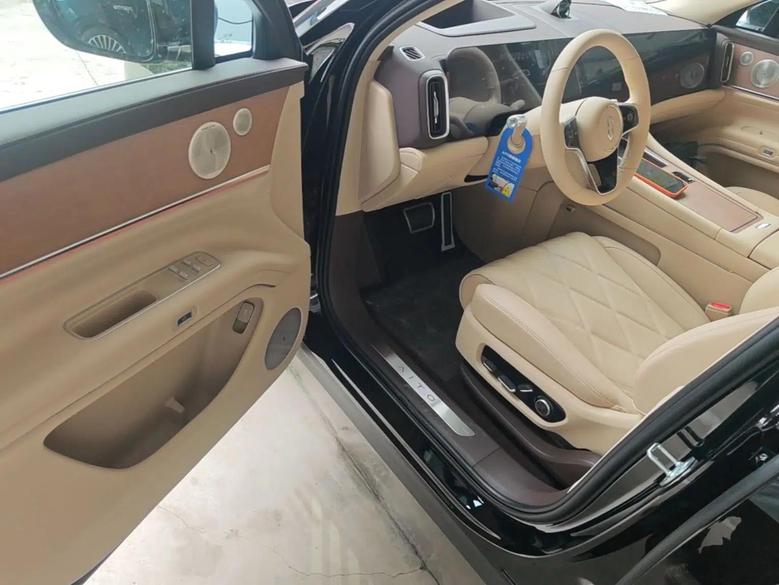 Hima AITO M9 2025 Model Range-Extended Ultra Edition 52kWh 6-seater (896-line LiDAR) — миниатюра 23