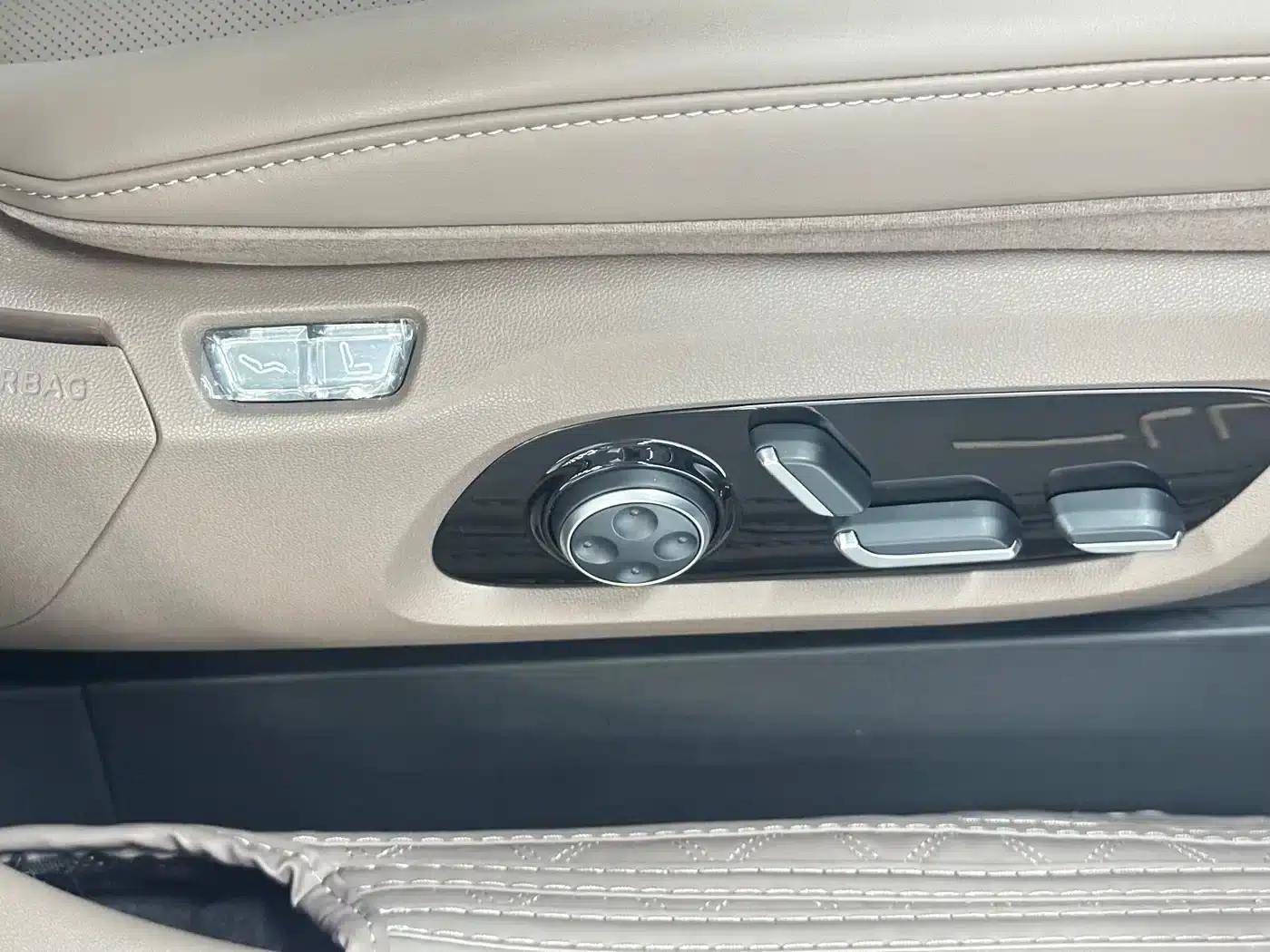 Zhijie R7 2024 Pure Electric 736km Ultra — миниатюра 8