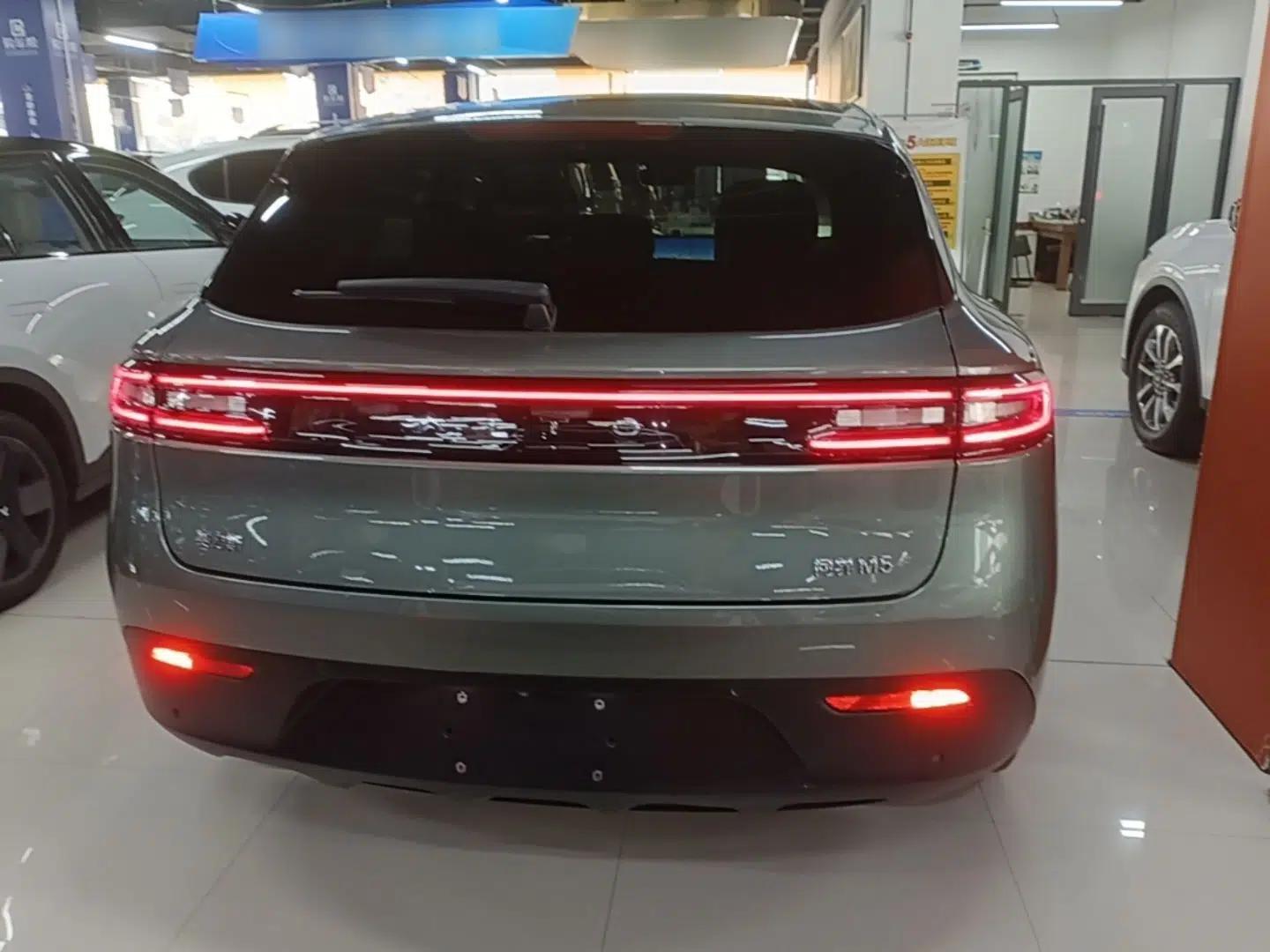 Hima AITO M5 2022 Extended-Range Four-Wheel Drive Performance Version — миниатюра 5