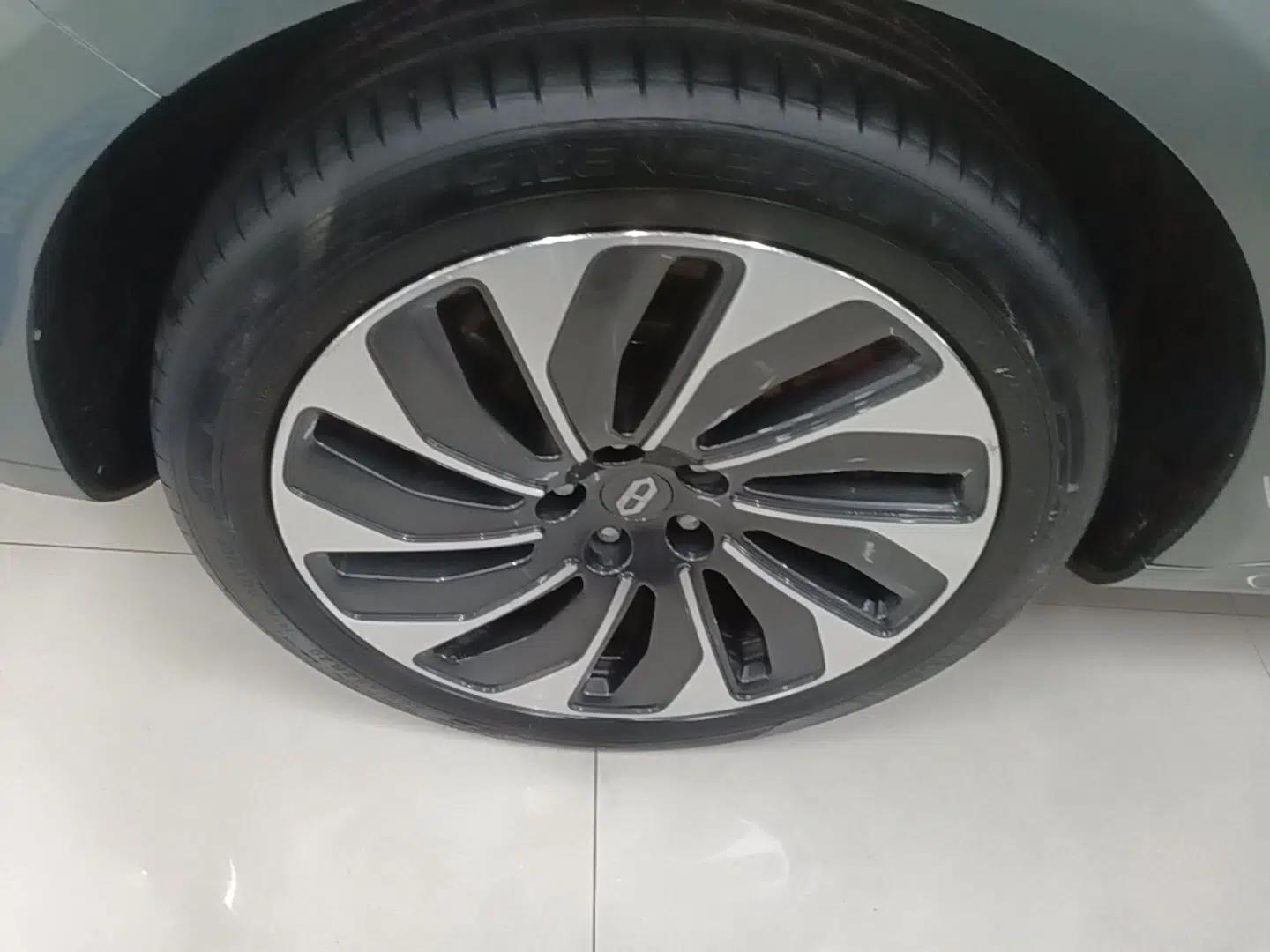 Hima AITO M5 2022 Extended-Range Four-Wheel Drive Performance Version — миниатюра 10
