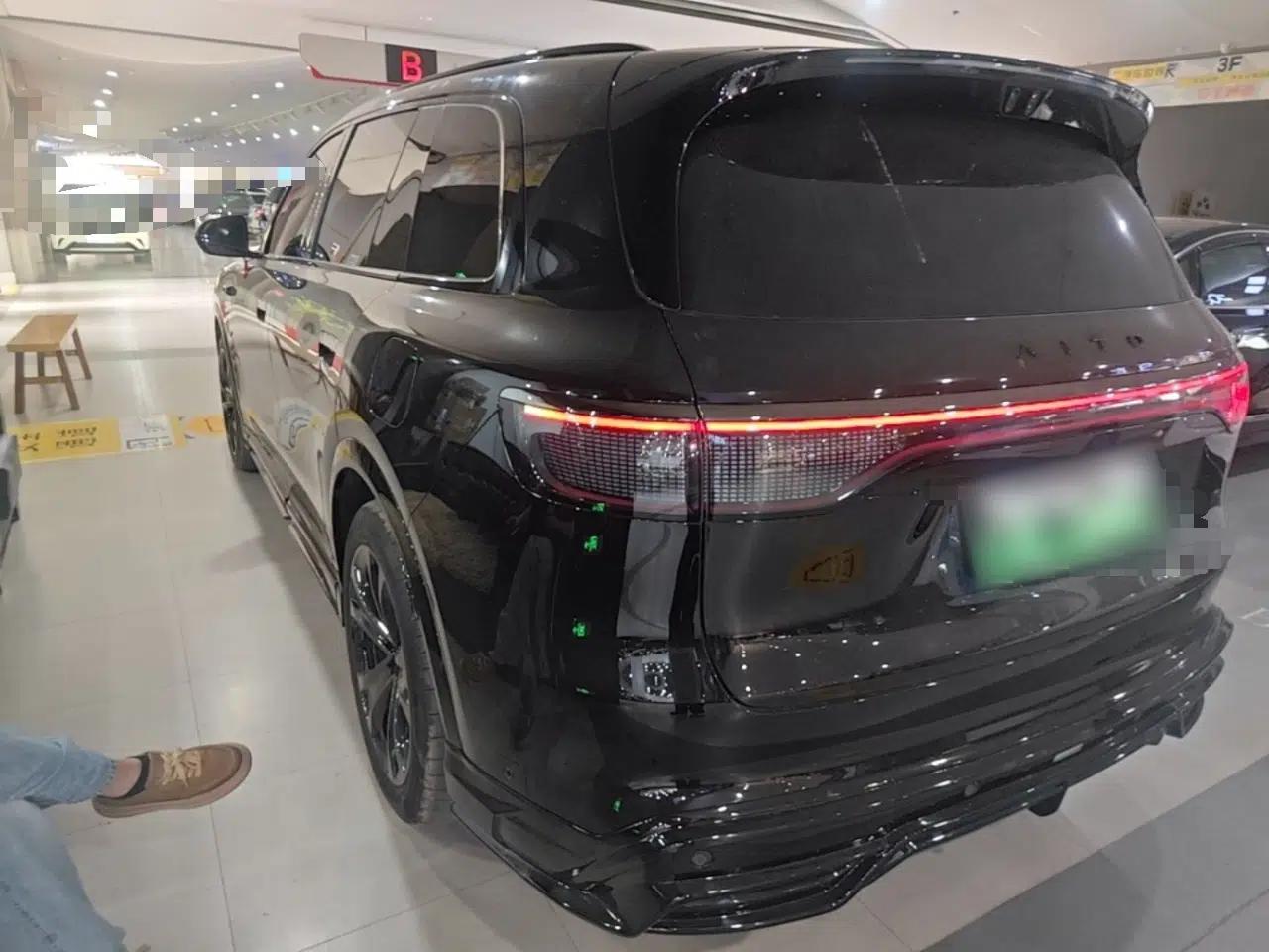 Hima AITO M8 2025 Extended-Range Max+ Version 53.4 kWh 6-Seater Edition — миниатюра 4