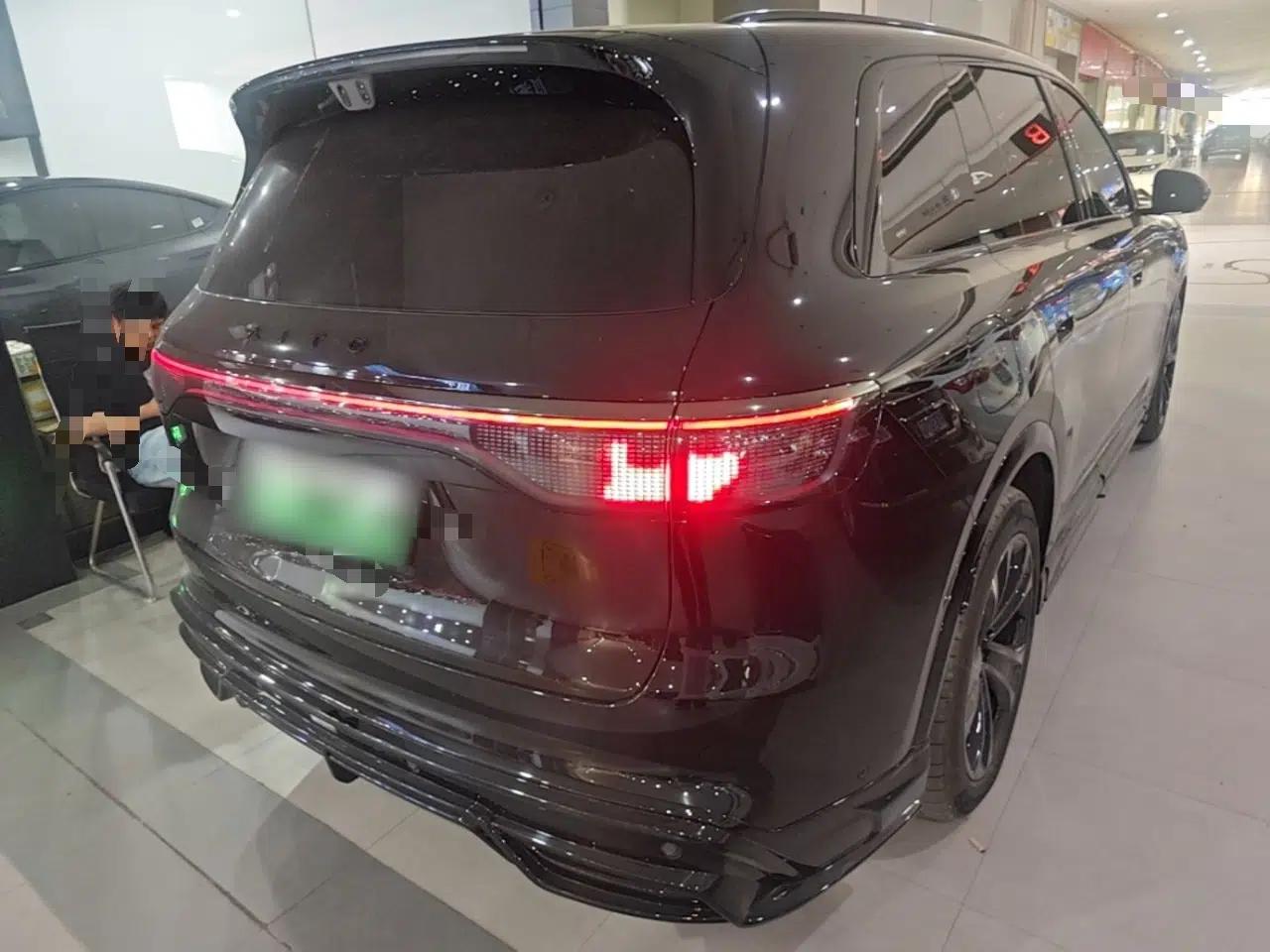 Hima AITO M8 2025 Extended-Range Max+ Version 53.4 kWh 6-Seater Edition — миниатюра 6