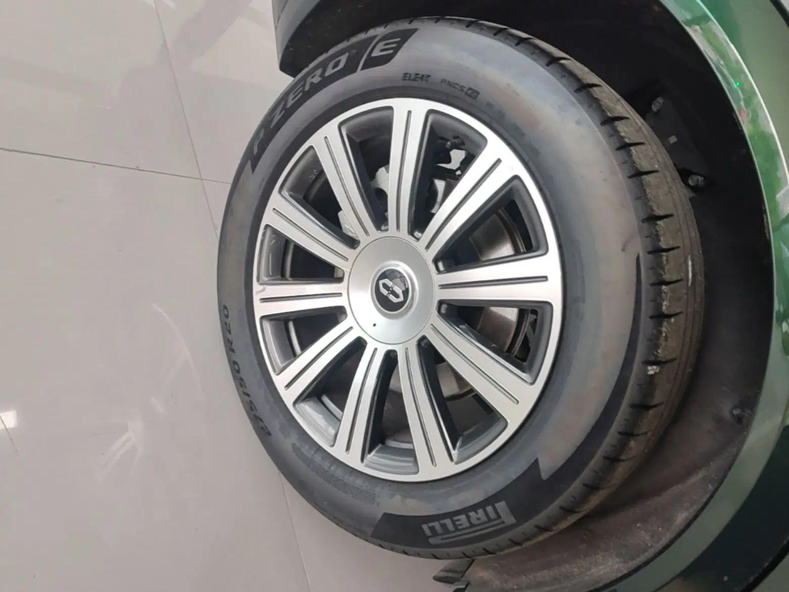 Hima AITO M8 2025 Extended-Range Max+ Version 53.4 kWh 6-Seater Edition — миниатюра 11