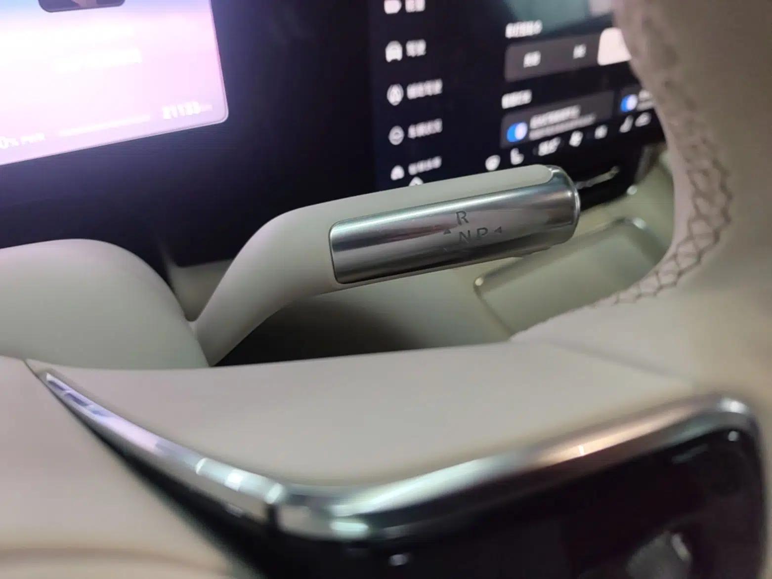 Hima AITO M8 2025 Extended-Range Max+ Version 53.4 kWh 6-Seater Edition — миниатюра 16