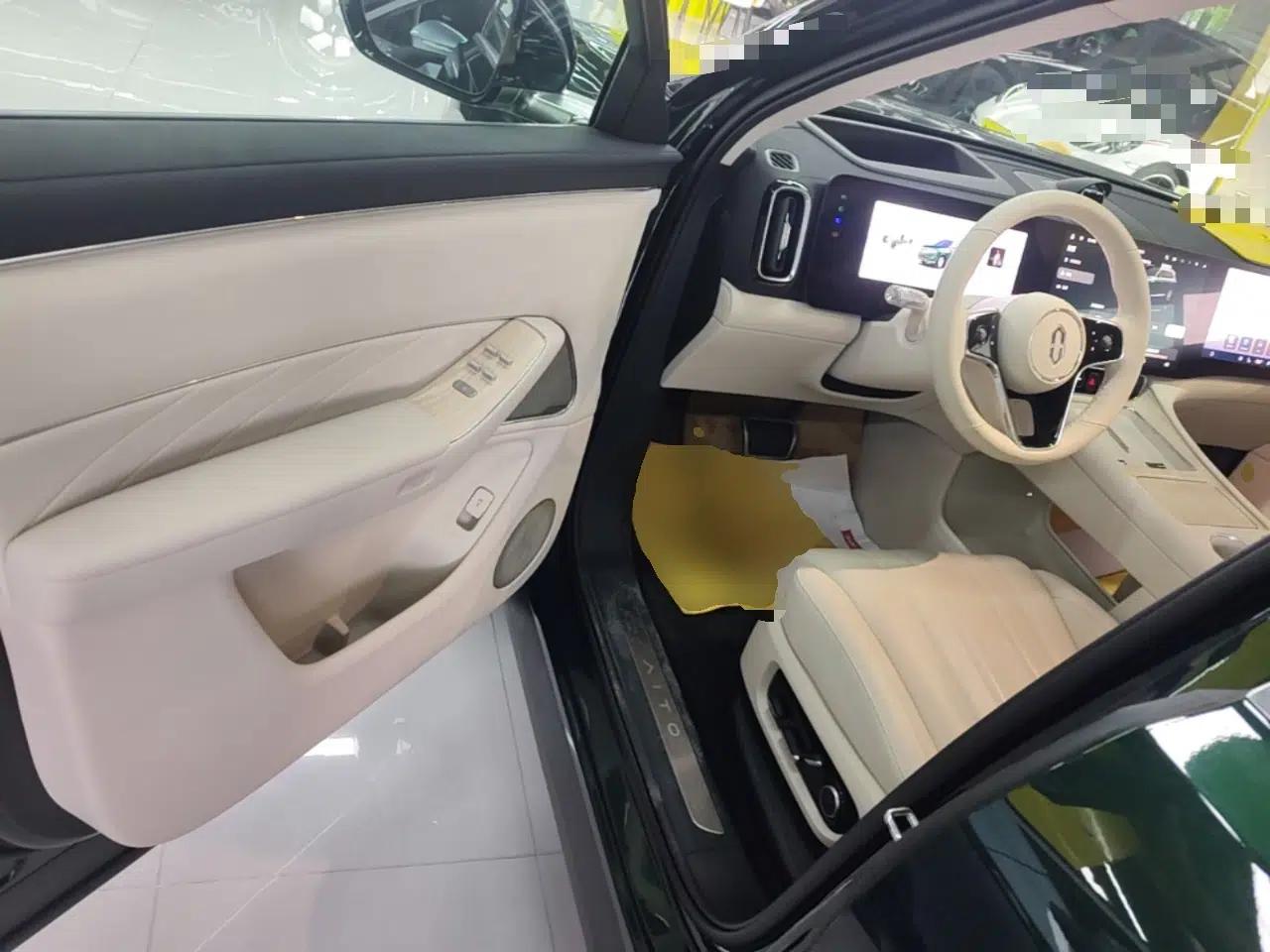 Hima AITO M8 2025 Extended-Range Max+ Version 53.4 kWh 6-Seater Edition — миниатюра 18