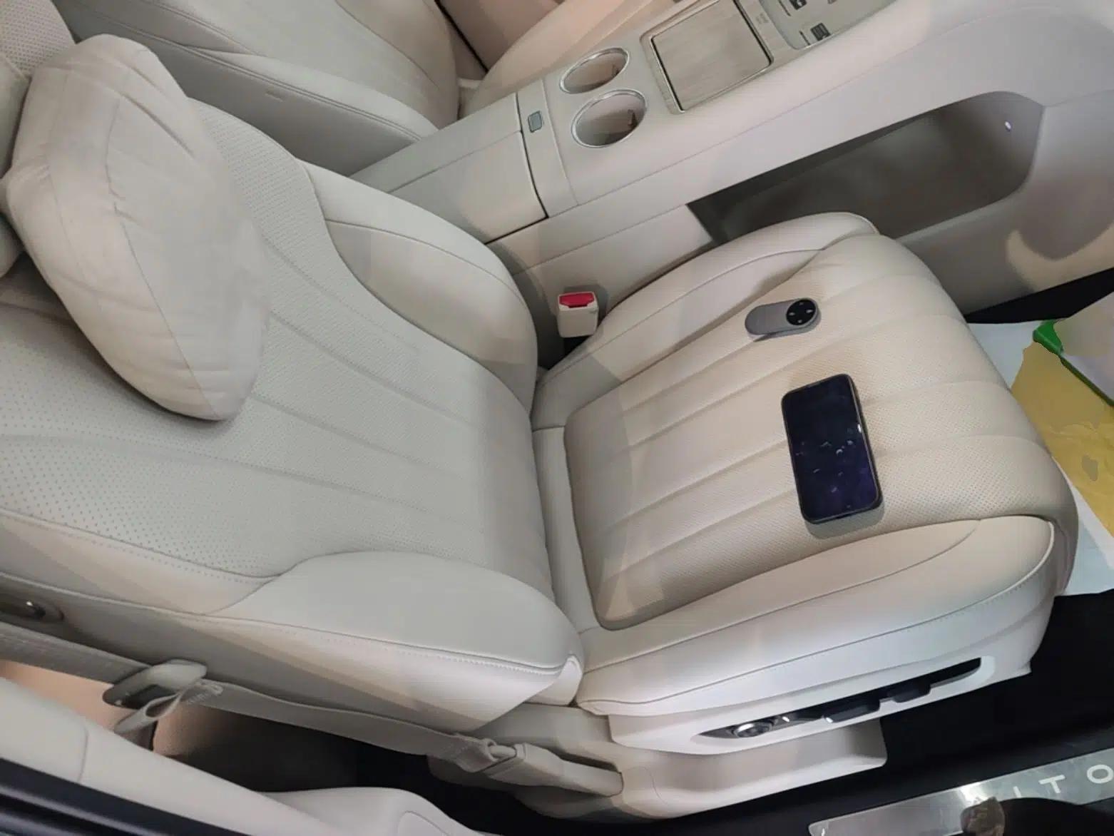 Hima AITO M8 2025 Extended-Range Max+ Version 53.4 kWh 6-Seater Edition — миниатюра 19