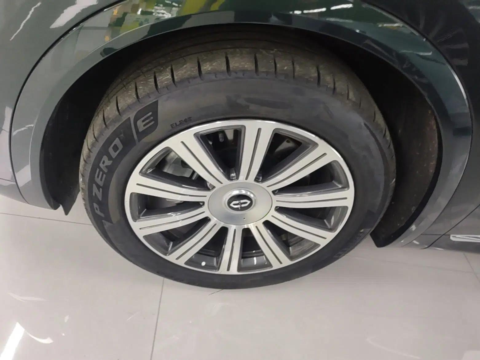 Hima AITO M8 2025 Extended-Range Max+ Version 53.4 kWh 6-Seater Edition — миниатюра 10
