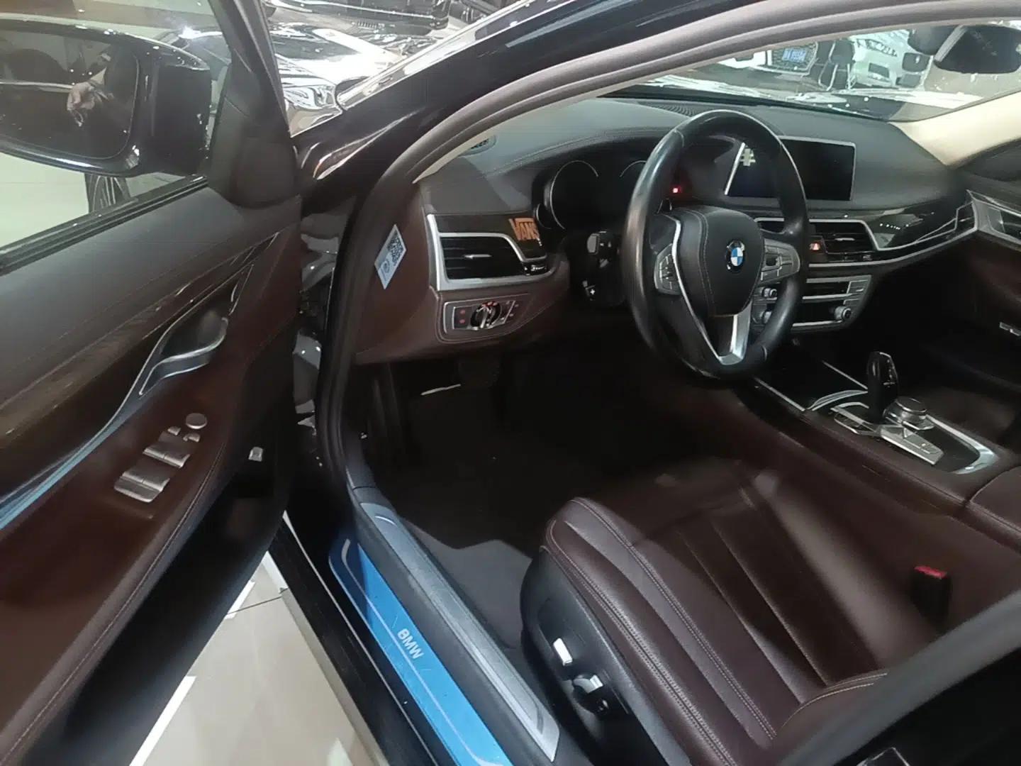 BMW 7 Series 2018 730Li Leading Model Excellence Package — миниатюра 24