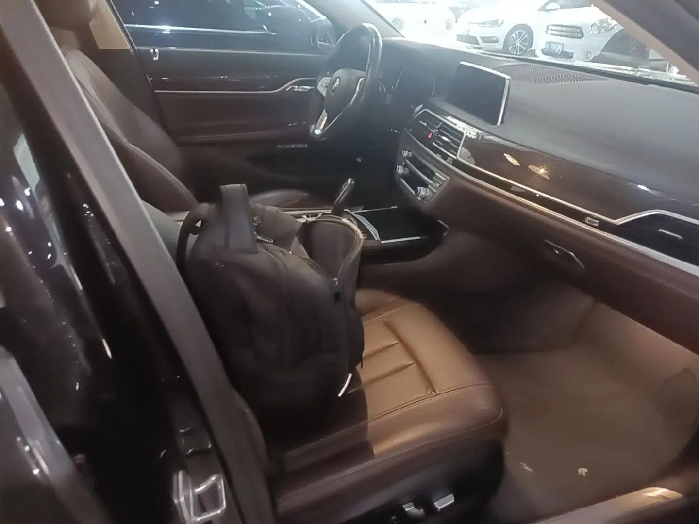 BMW 7 Series 2018 730Li Leading Model Excellence Package — миниатюра 25