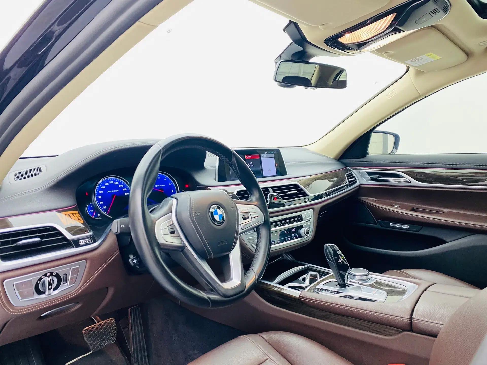 BMW 7 Series 2018 730Li Leading Model Excellence Package — миниатюра 29