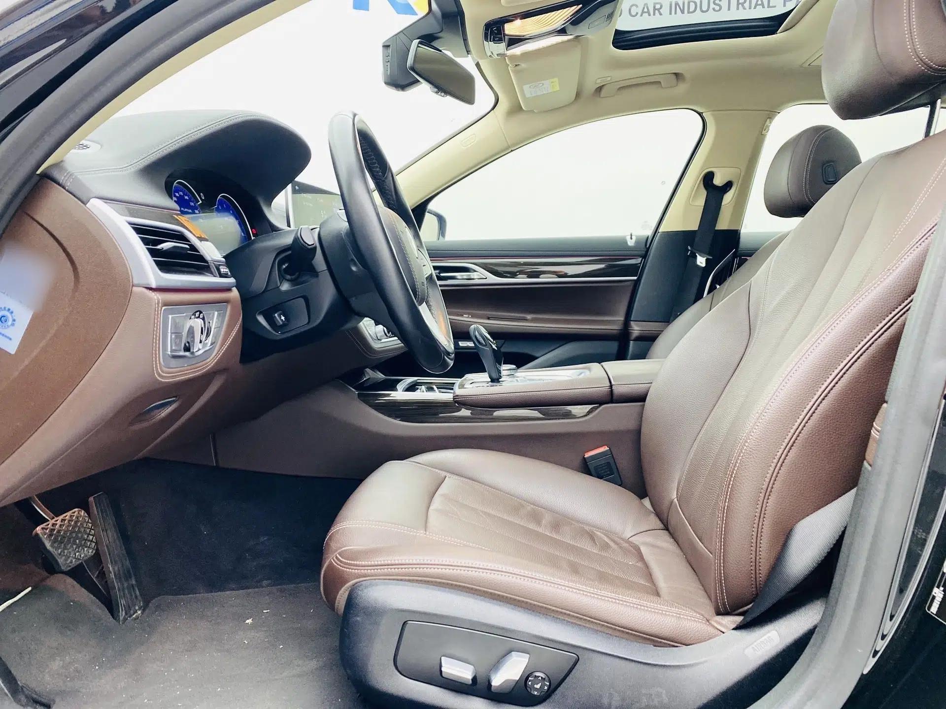 BMW 7 Series 2018 730Li Leading Model Excellence Package — миниатюра 30