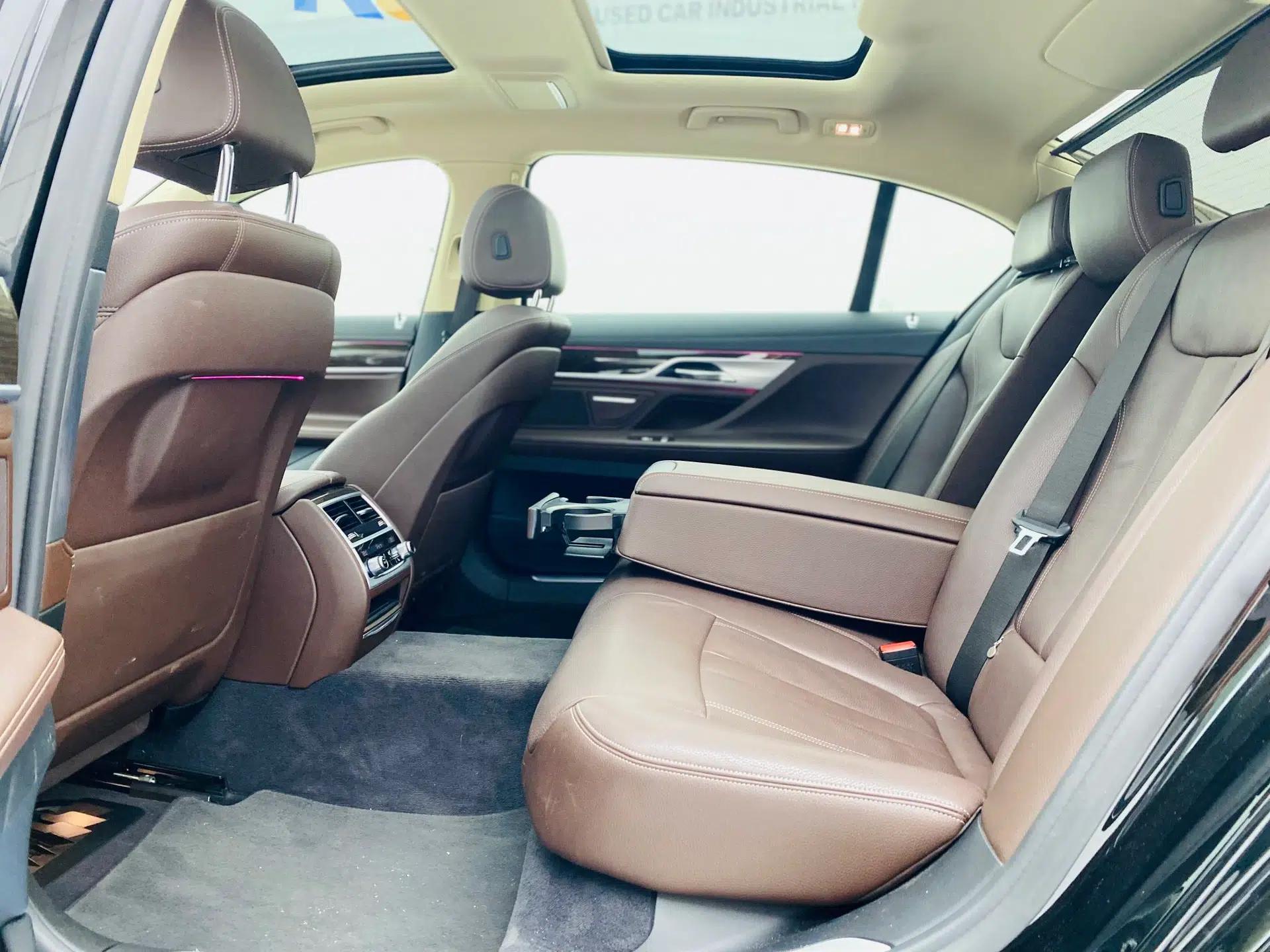 BMW 7 Series 2018 730Li Leading Model Excellence Package — миниатюра 32