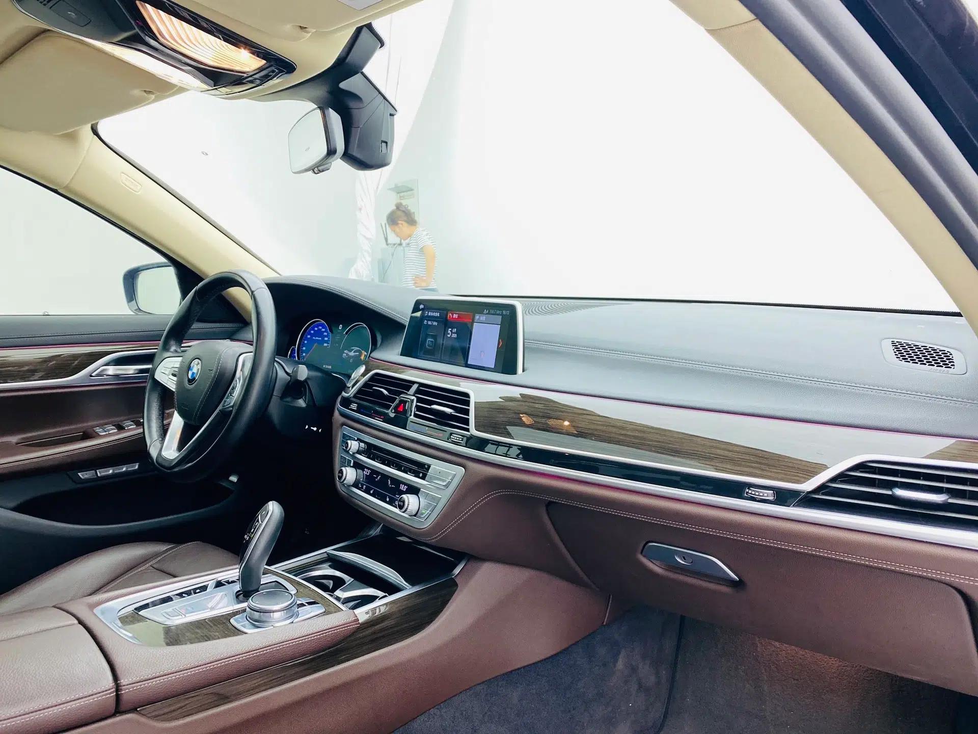 BMW 7 Series 2018 730Li Leading Model Excellence Package — миниатюра 33