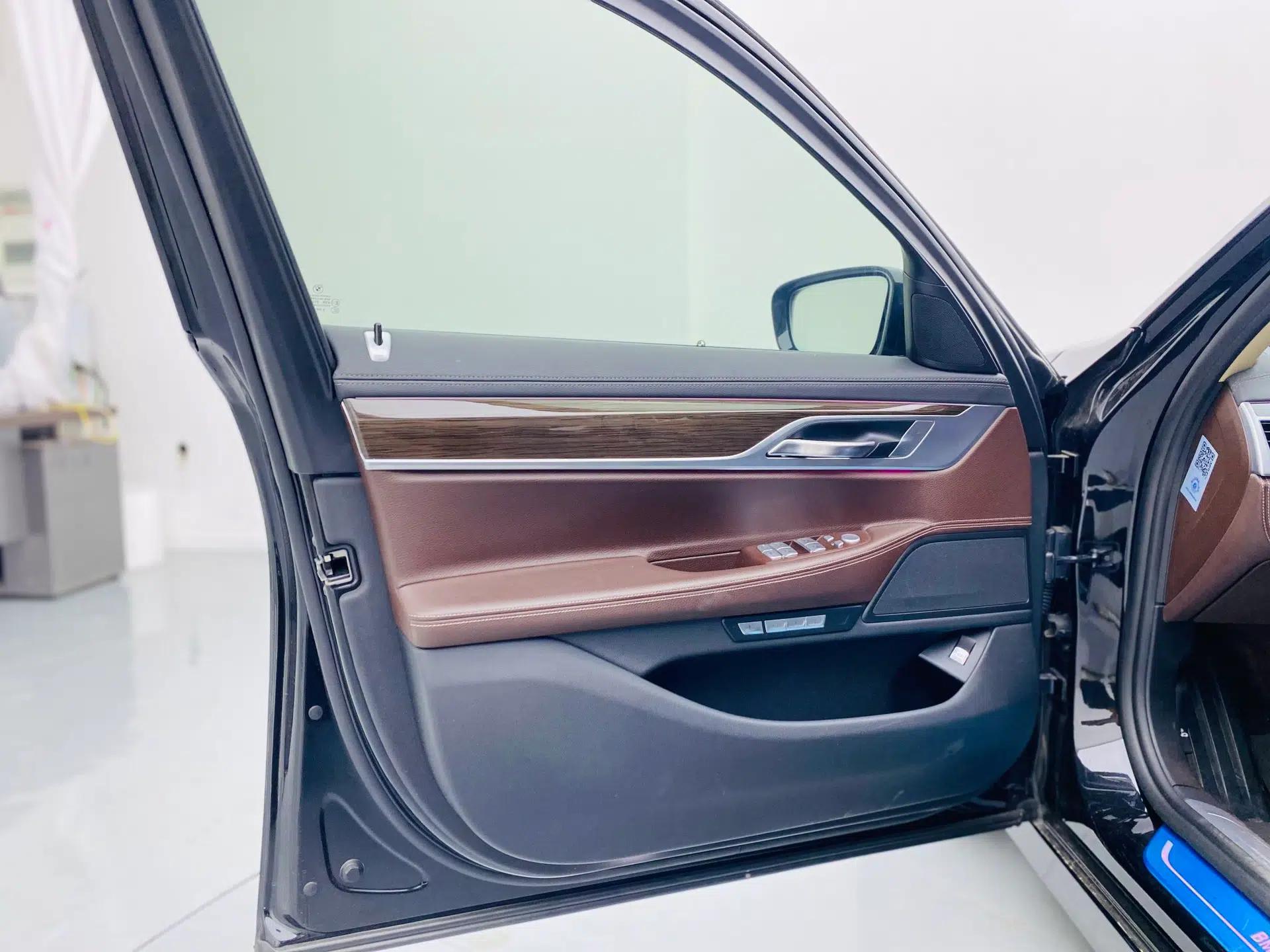 BMW 7 Series 2018 730Li Leading Model Excellence Package — миниатюра 34