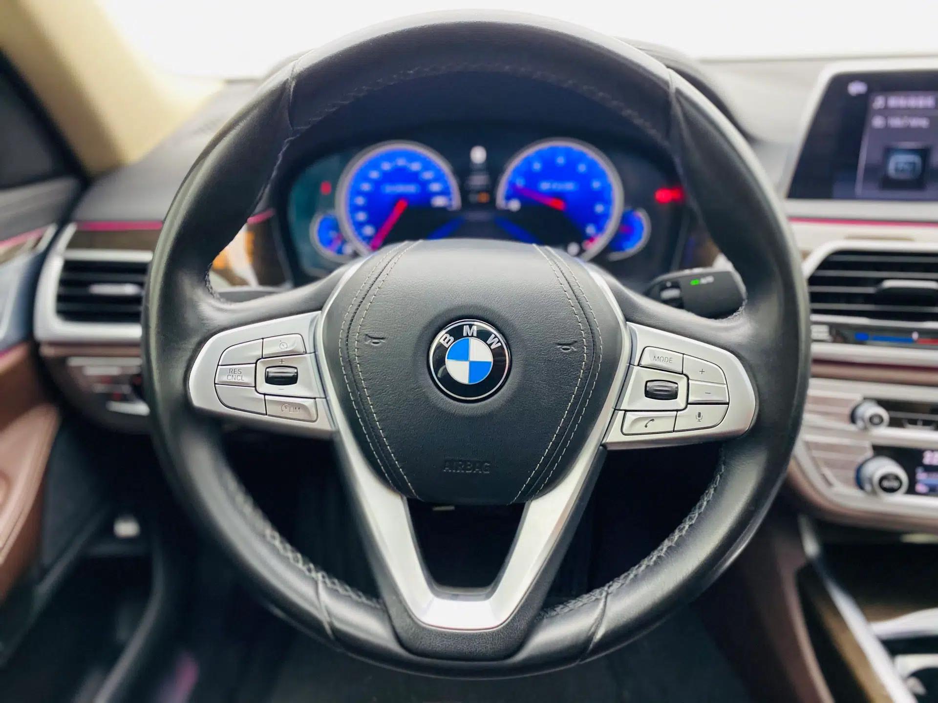 BMW 7 Series 2018 730Li Leading Model Excellence Package — миниатюра 38