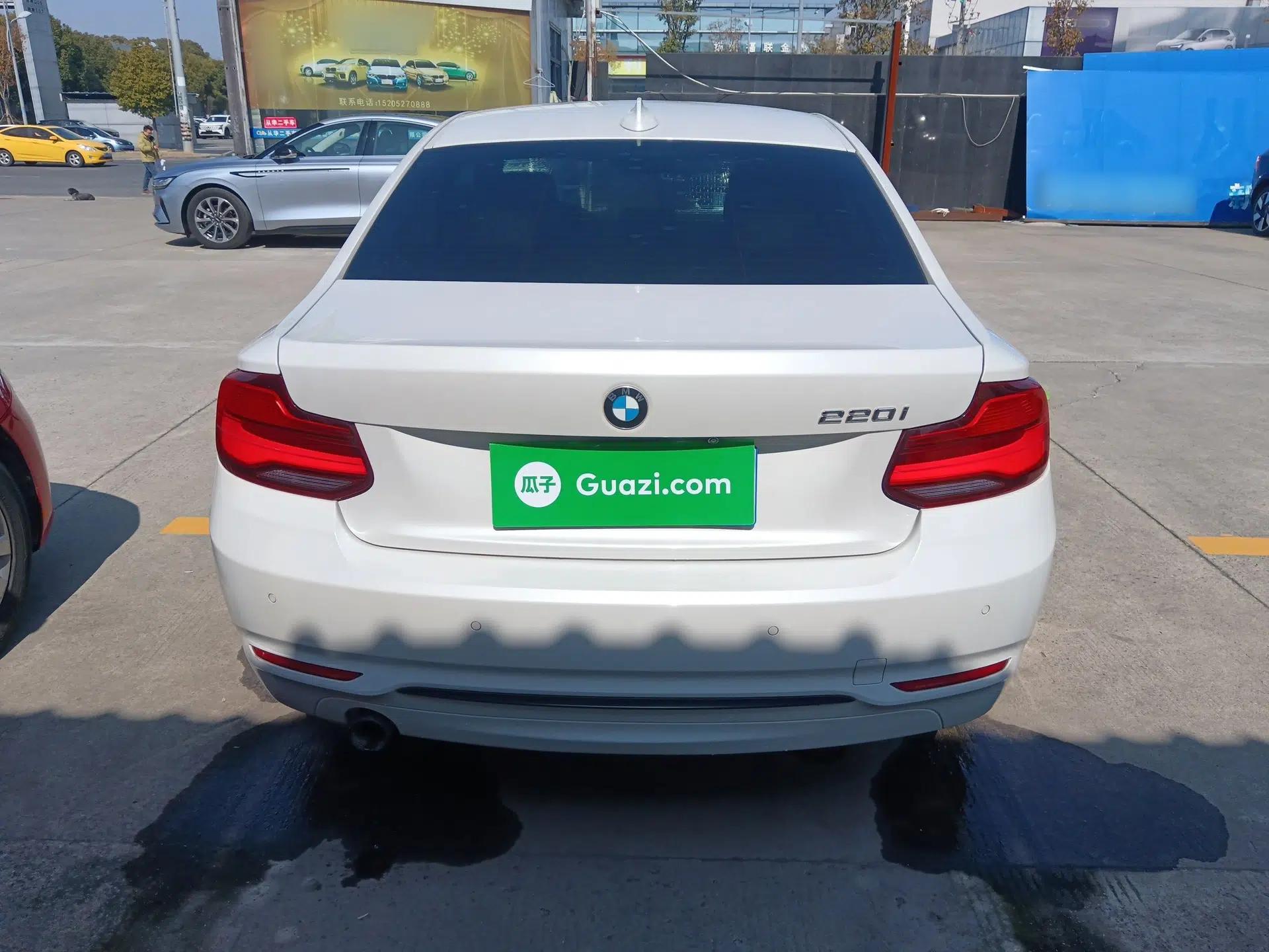 BMW 2 Series 2018 220i Sport Design Package — миниатюра 3