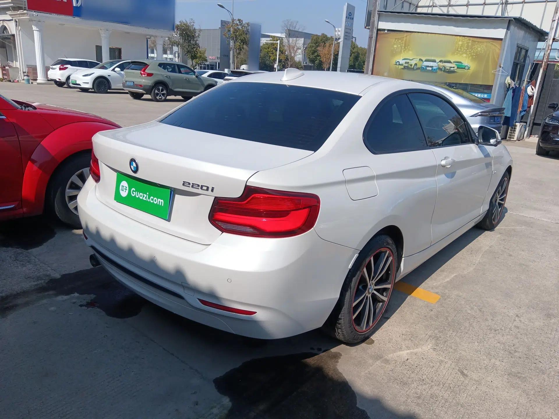 BMW 2 Series 2018 220i Sport Design Package — миниатюра 4