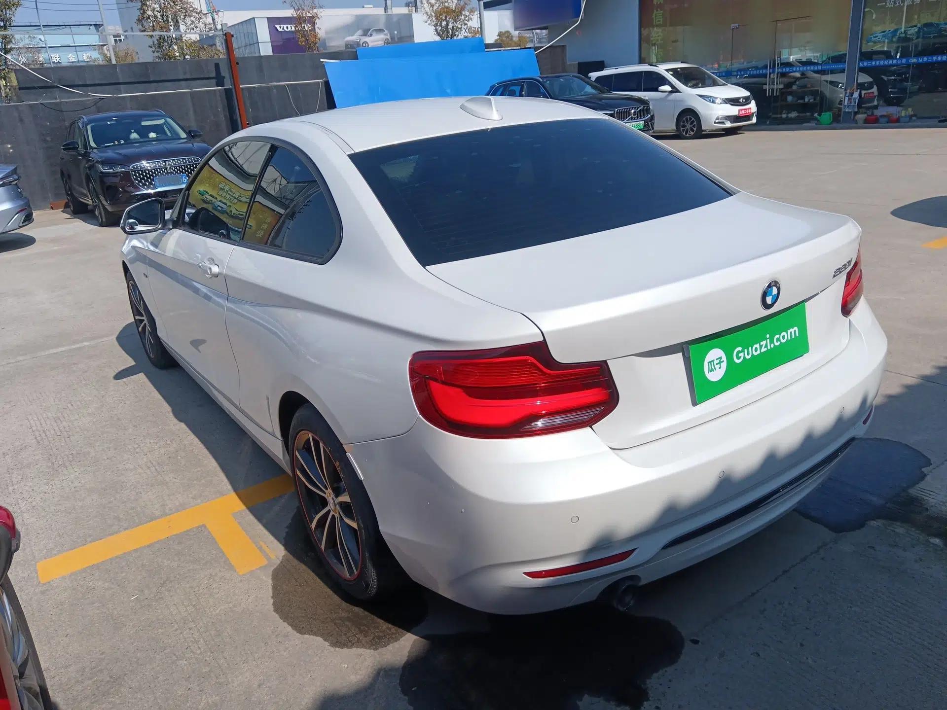 BMW 2 Series 2018 220i Sport Design Package — миниатюра 8