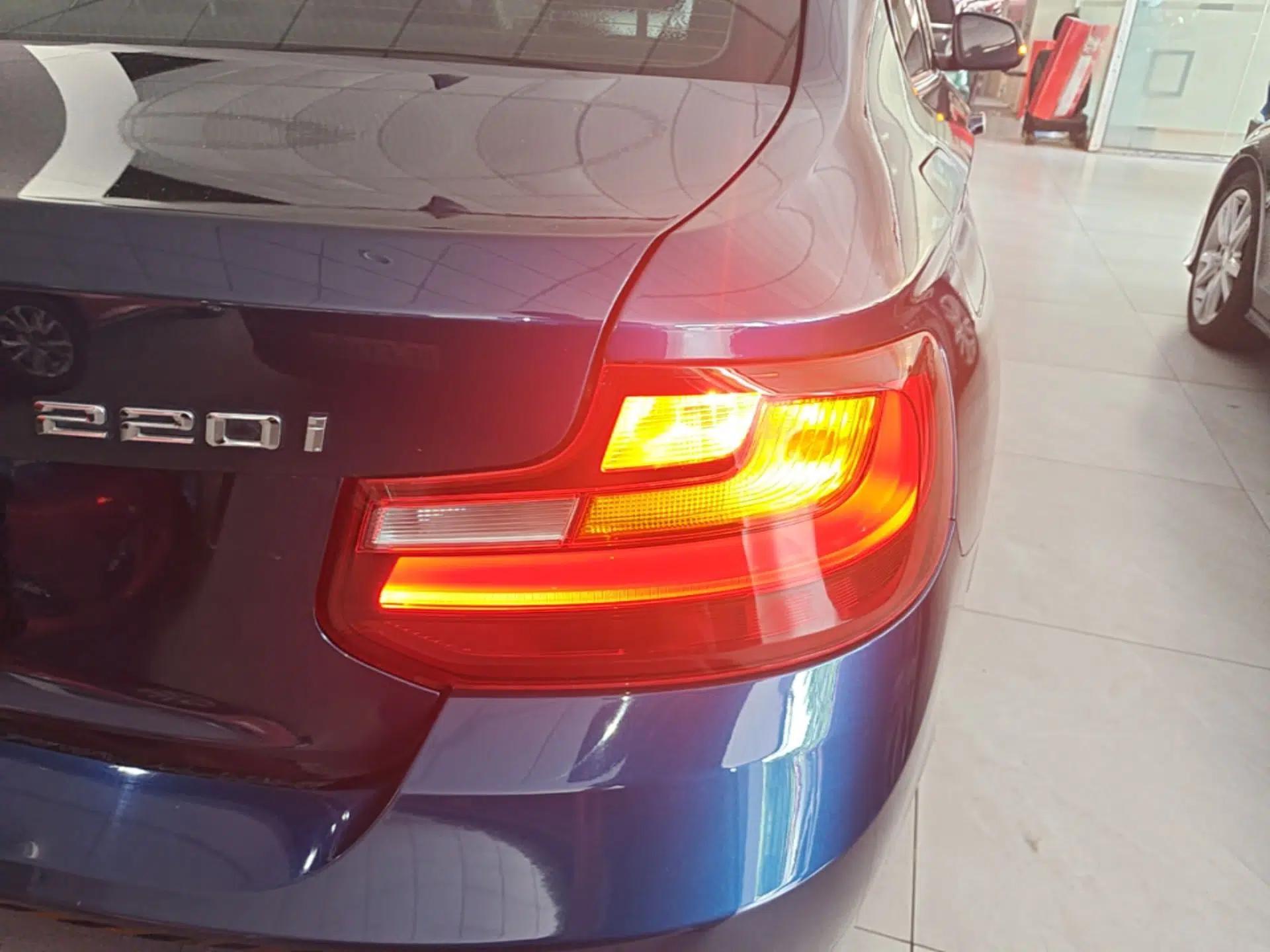 BMW 2 Series 2014 220i Sport Design Package — миниатюра 14