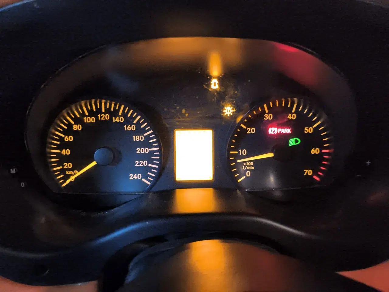 Mercedes-Benz Vito 2011 2.5L Elite Edition — миниатюра 11