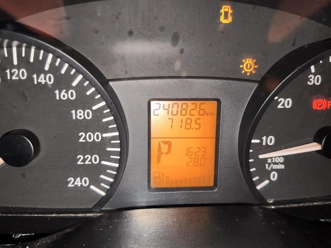 Mercedes-Benz Vito 2011 2.5L Elite Edition — миниатюра 12