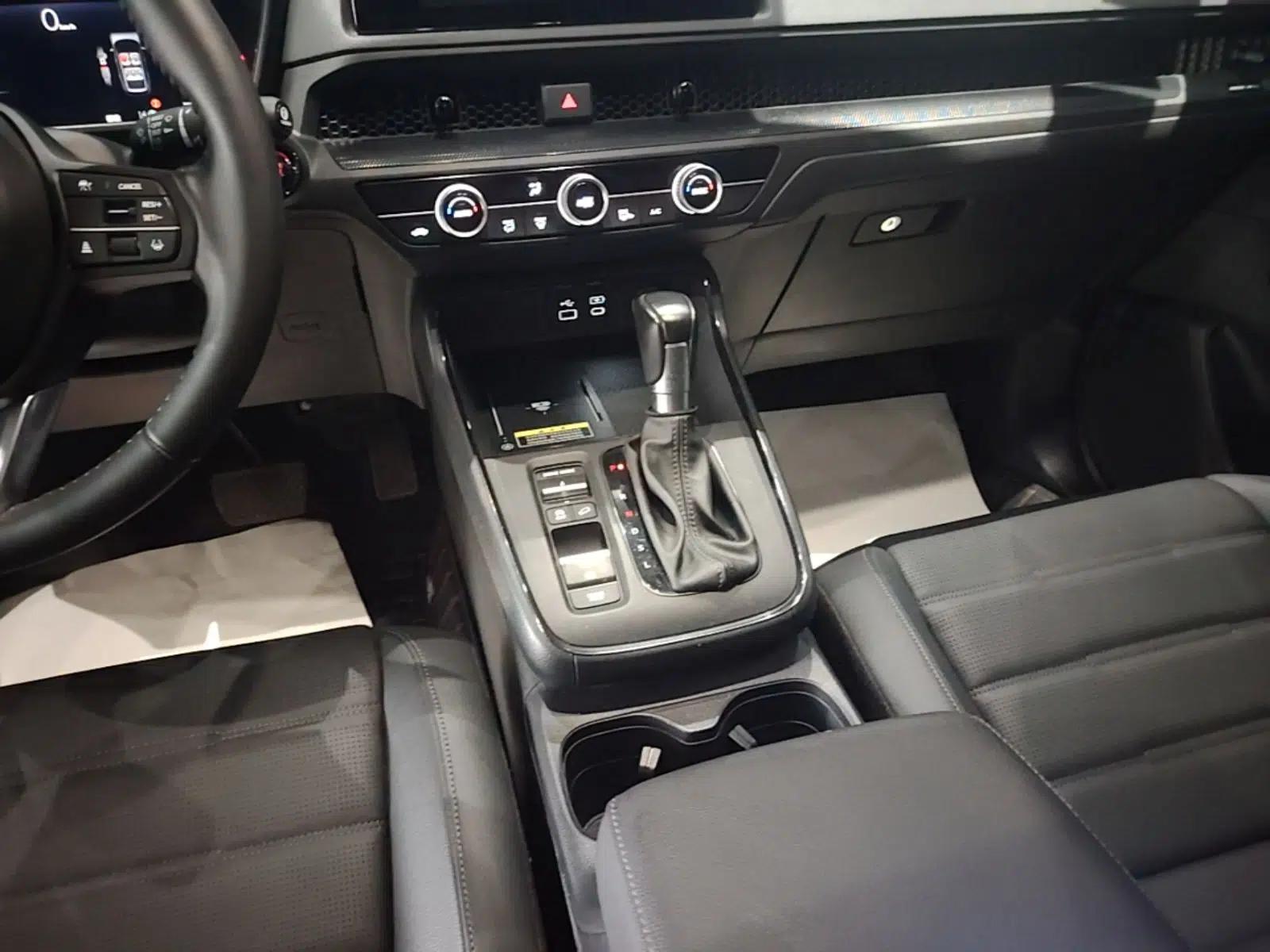 Honda CR-V 2023 240TURBO Two-Wheel Drive Smart Edition 5 Seats — миниатюра 16