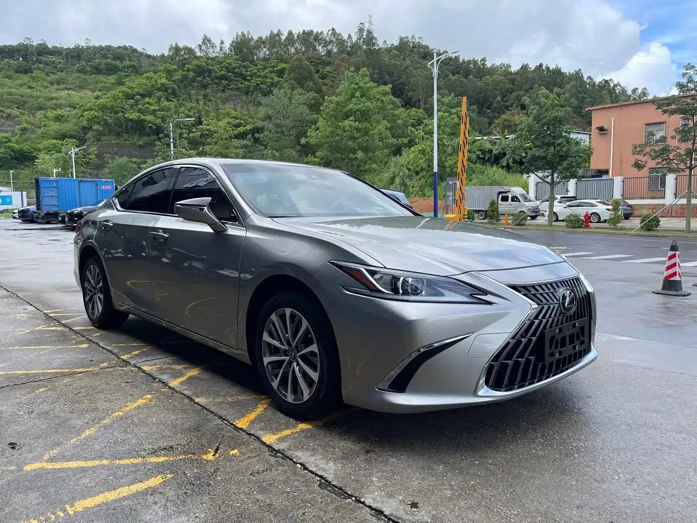 Lexus ES 2023 200 Premium Edition — миниатюра 3