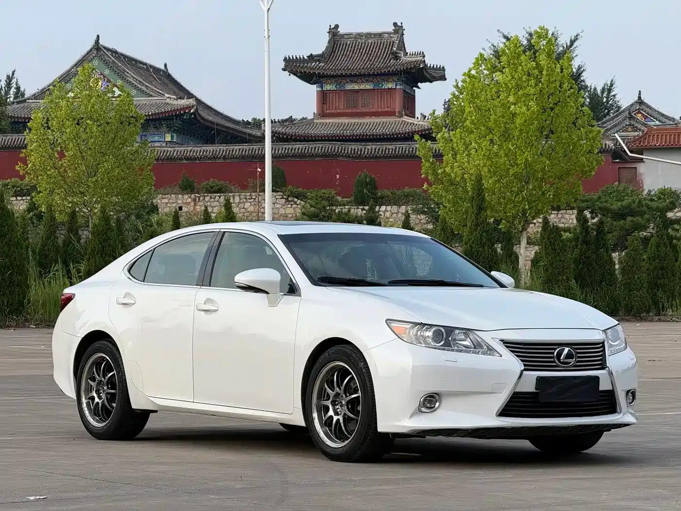 2014 Lexus ES 250 Comfort Edition — миниатюра 3