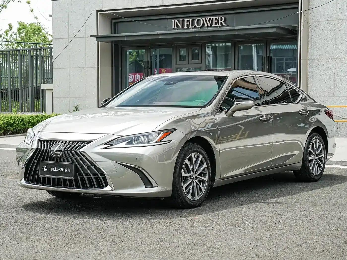 Lexus ES 2023 200 Luxury Edition — миниатюра 1