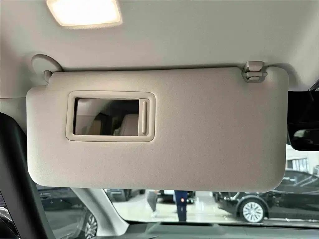 Lexus LM 2025 500h Six-Seat Premium Edition — миниатюра 18