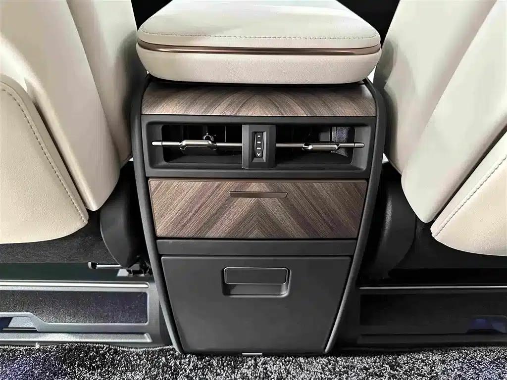 Lexus LM 2025 500h Six-Seat Premium Edition — миниатюра 24