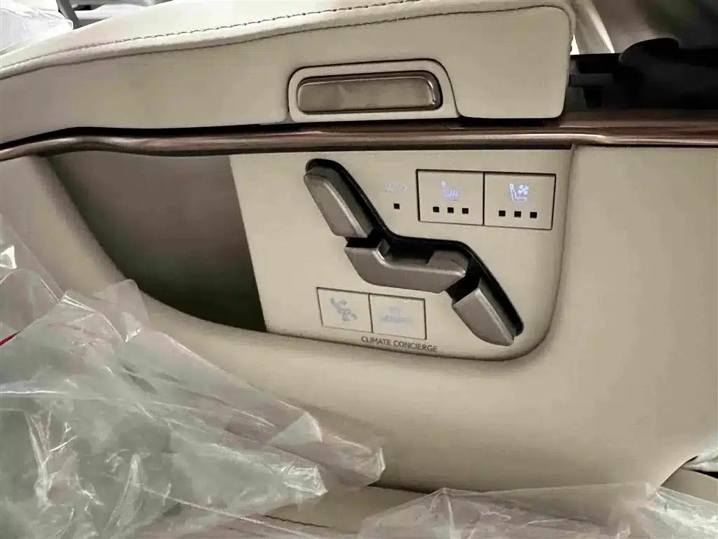 Lexus LM 2025 500h Six-Seat Premium Edition — миниатюра 29