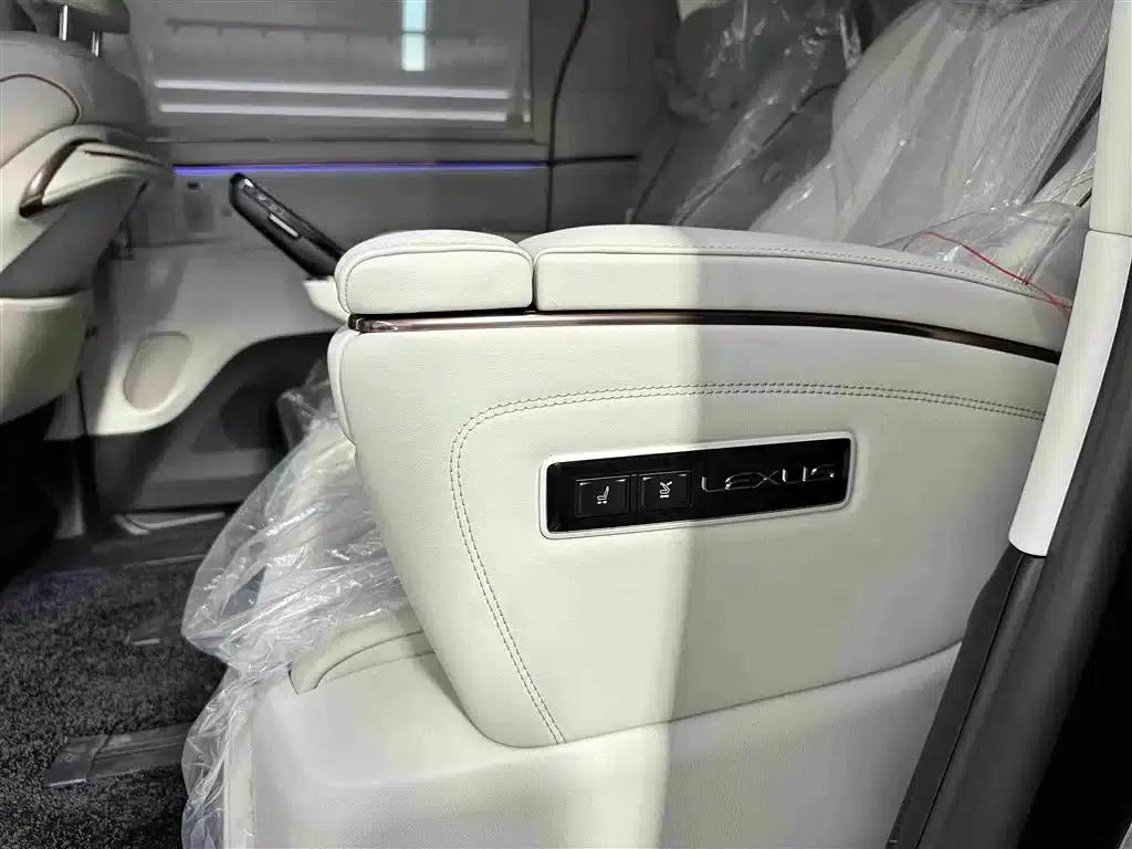 Lexus LM 2025 500h Six-Seat Premium Edition — миниатюра 30