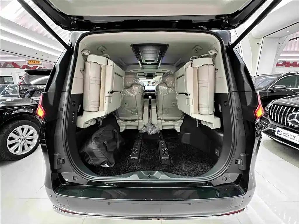 Lexus LM 2025 500h Six-Seat Premium Edition — миниатюра 31