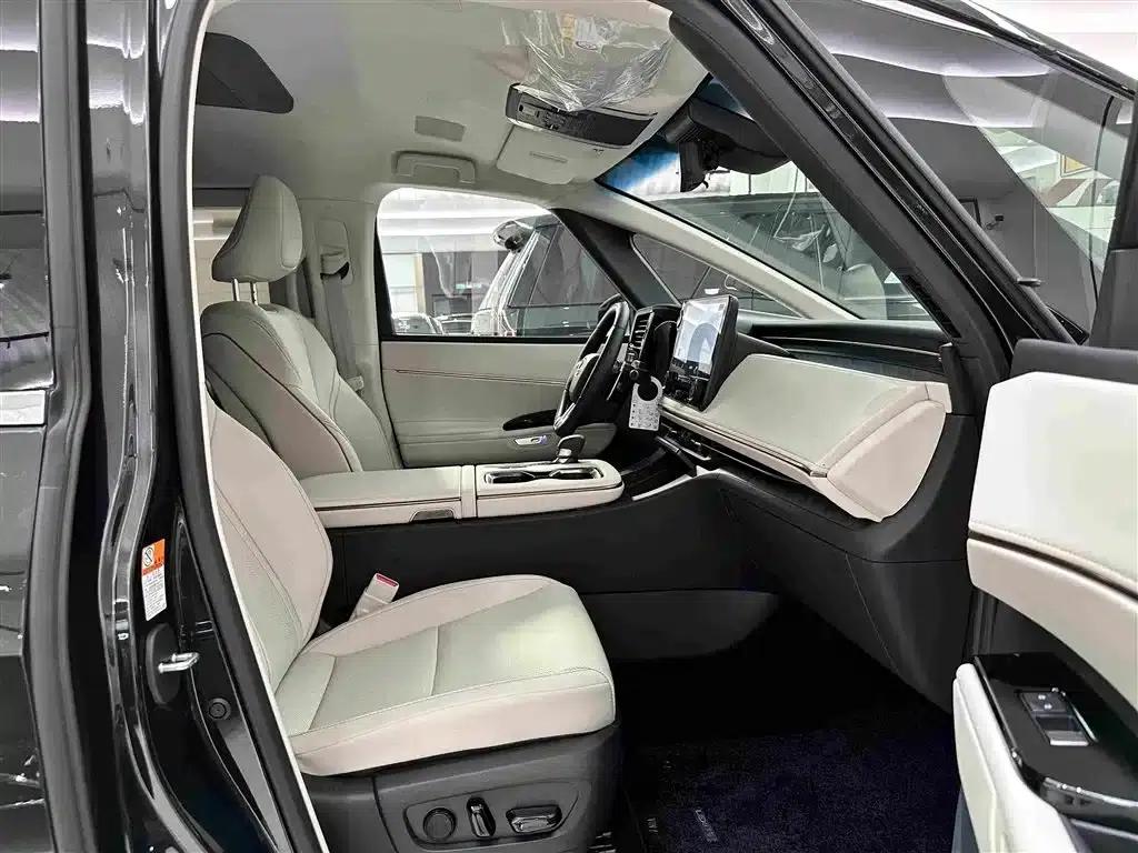 Lexus LM 2025 500h Six-Seat Premium Edition — миниатюра 33