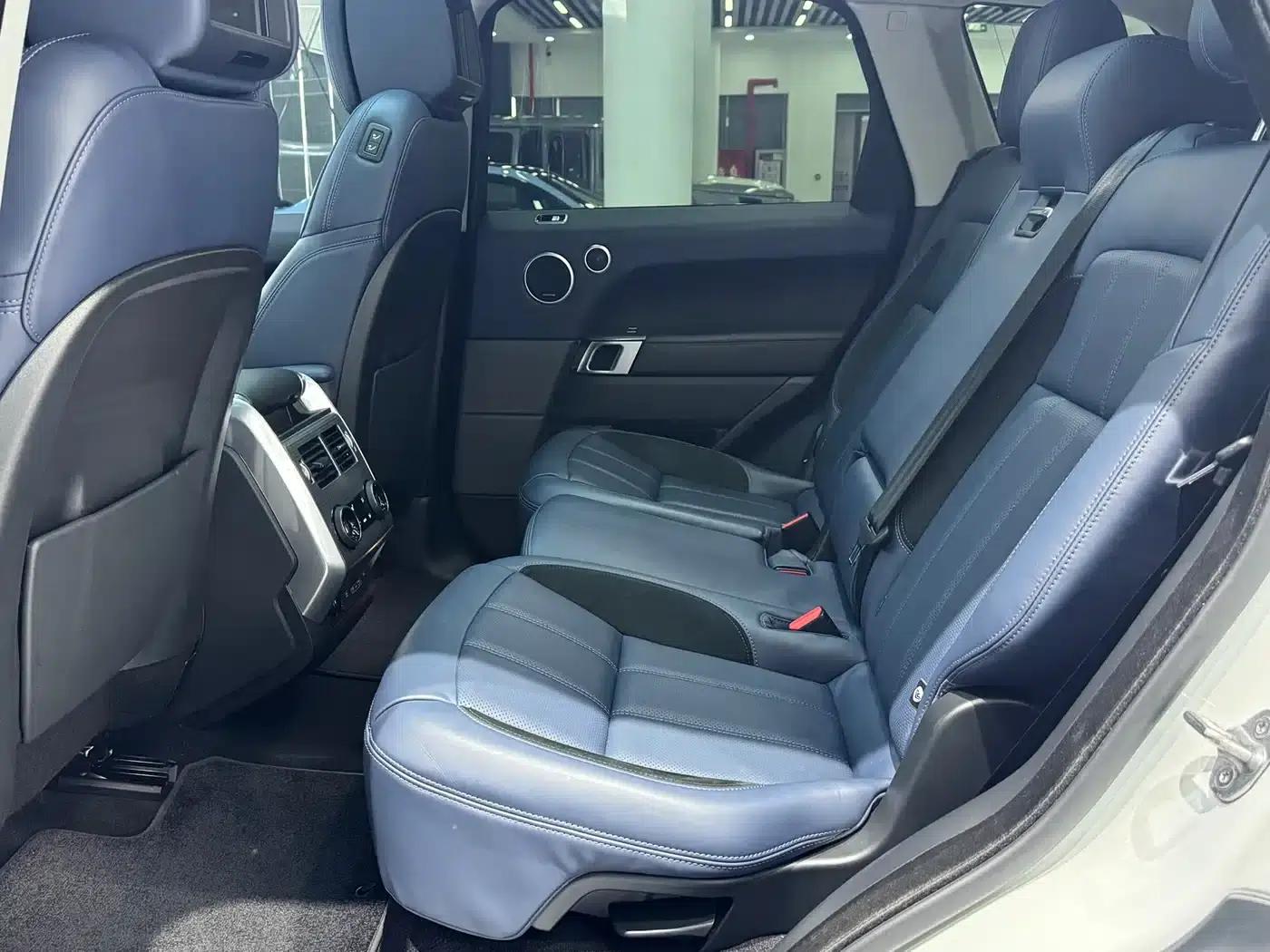 Range Rover Sport 2022 3.0 L6 Black Edition — миниатюра 12