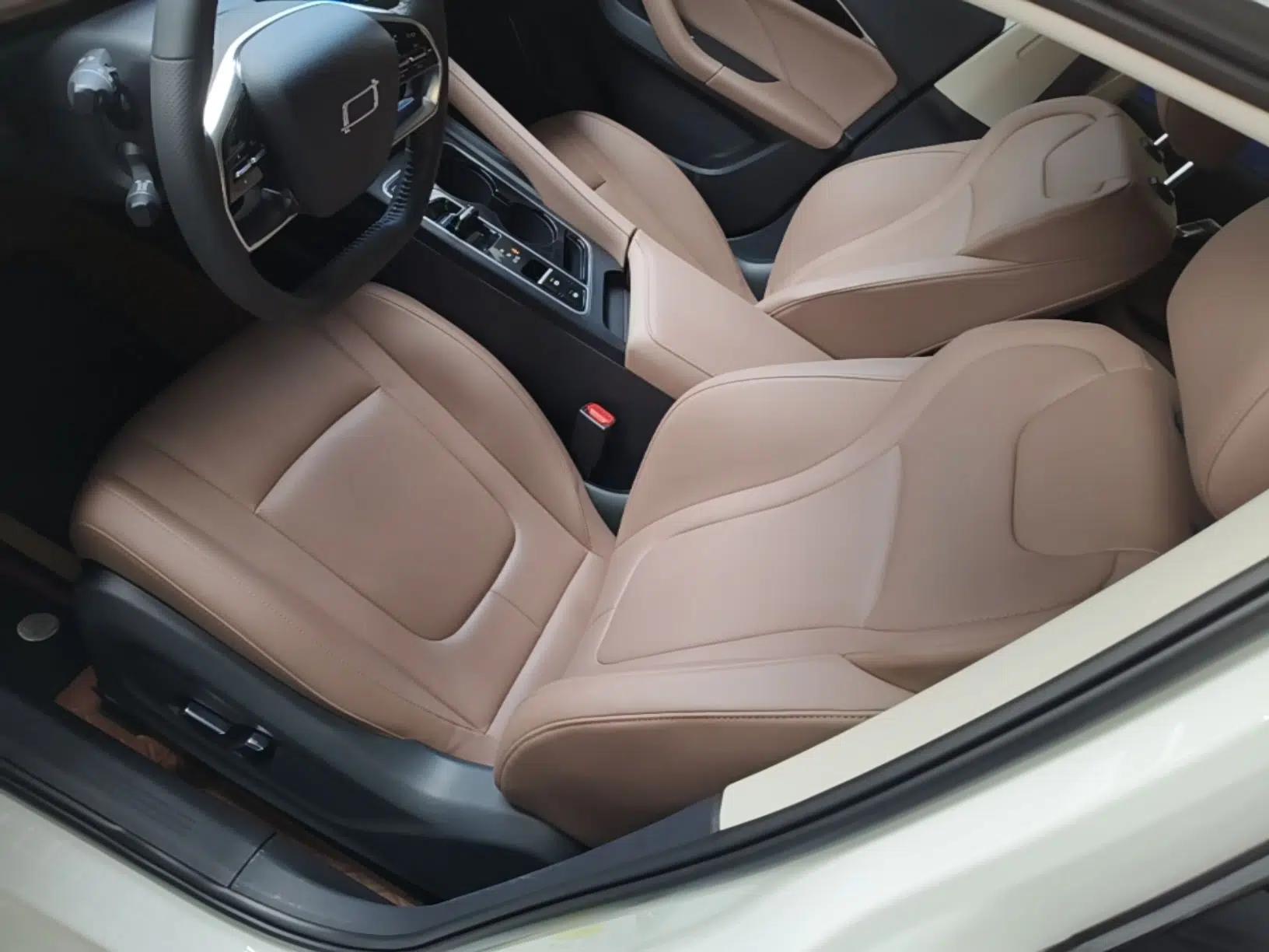 Bestune B70 2024 Dragon Edition 1.5T Leading Model — миниатюра 17