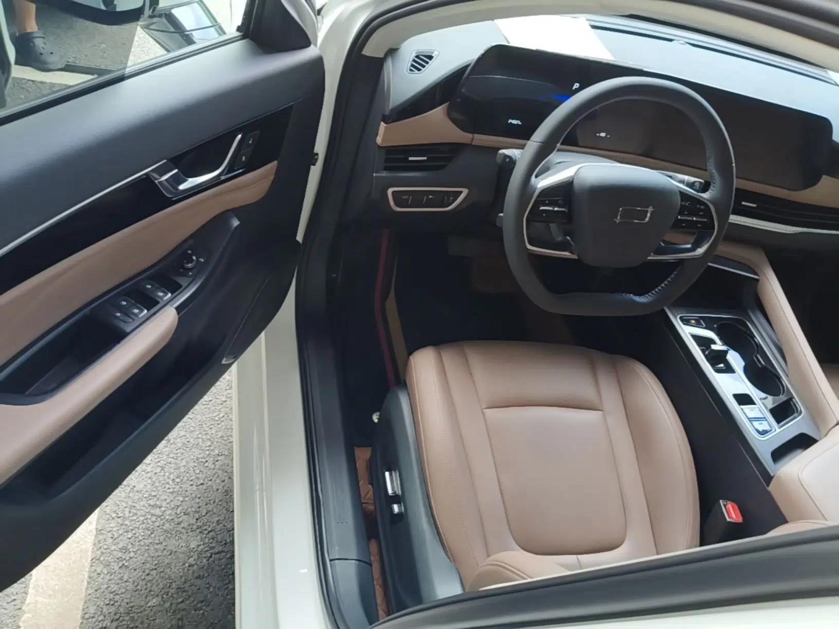 Bestune B70 2024 Dragon Edition 1.5T Leading Model — миниатюра 18