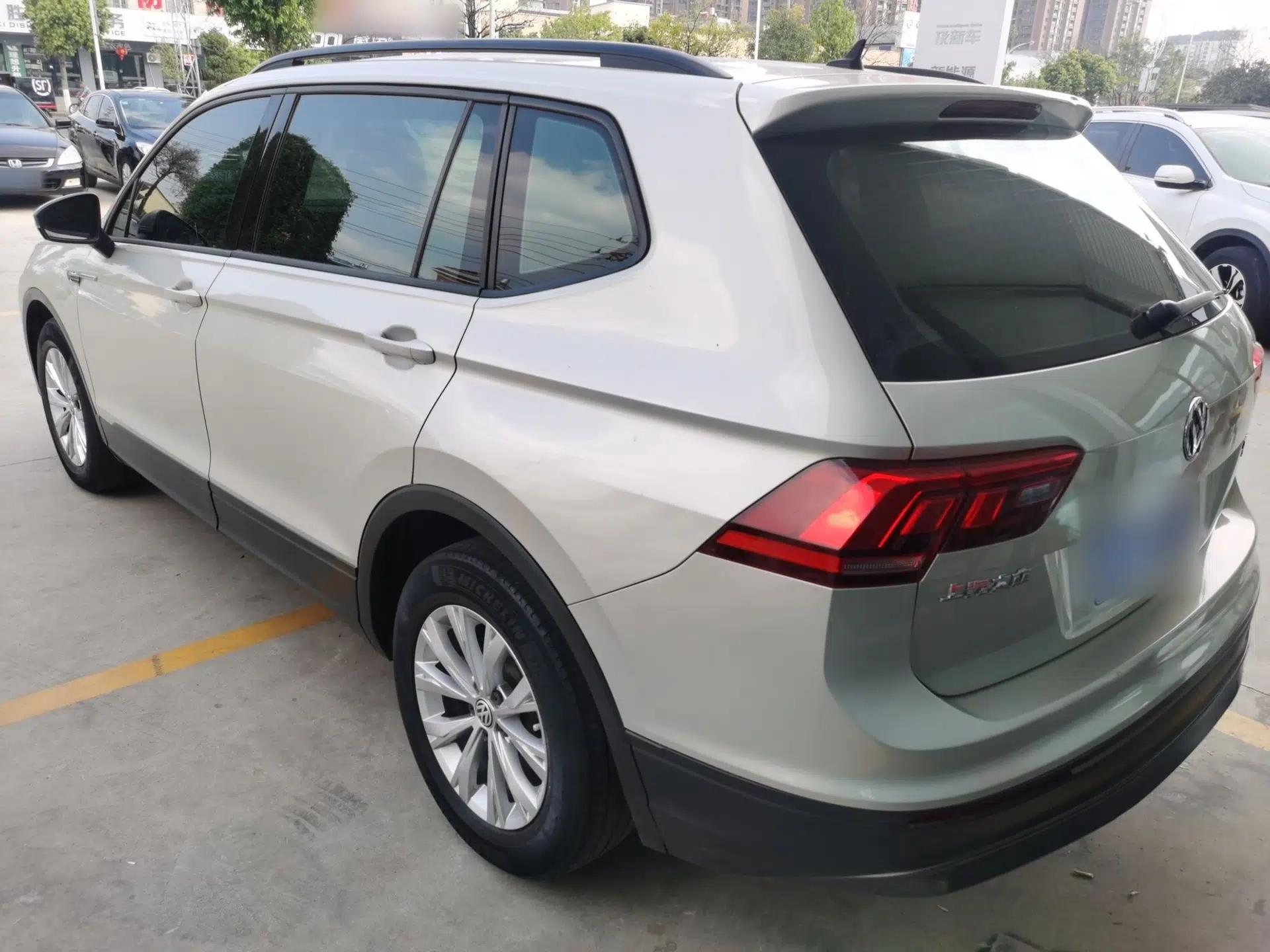 Volkswagen Tiguan L 2017 330TSI Automatic Two-Wheel Drive Luxury Edition — миниатюра 4