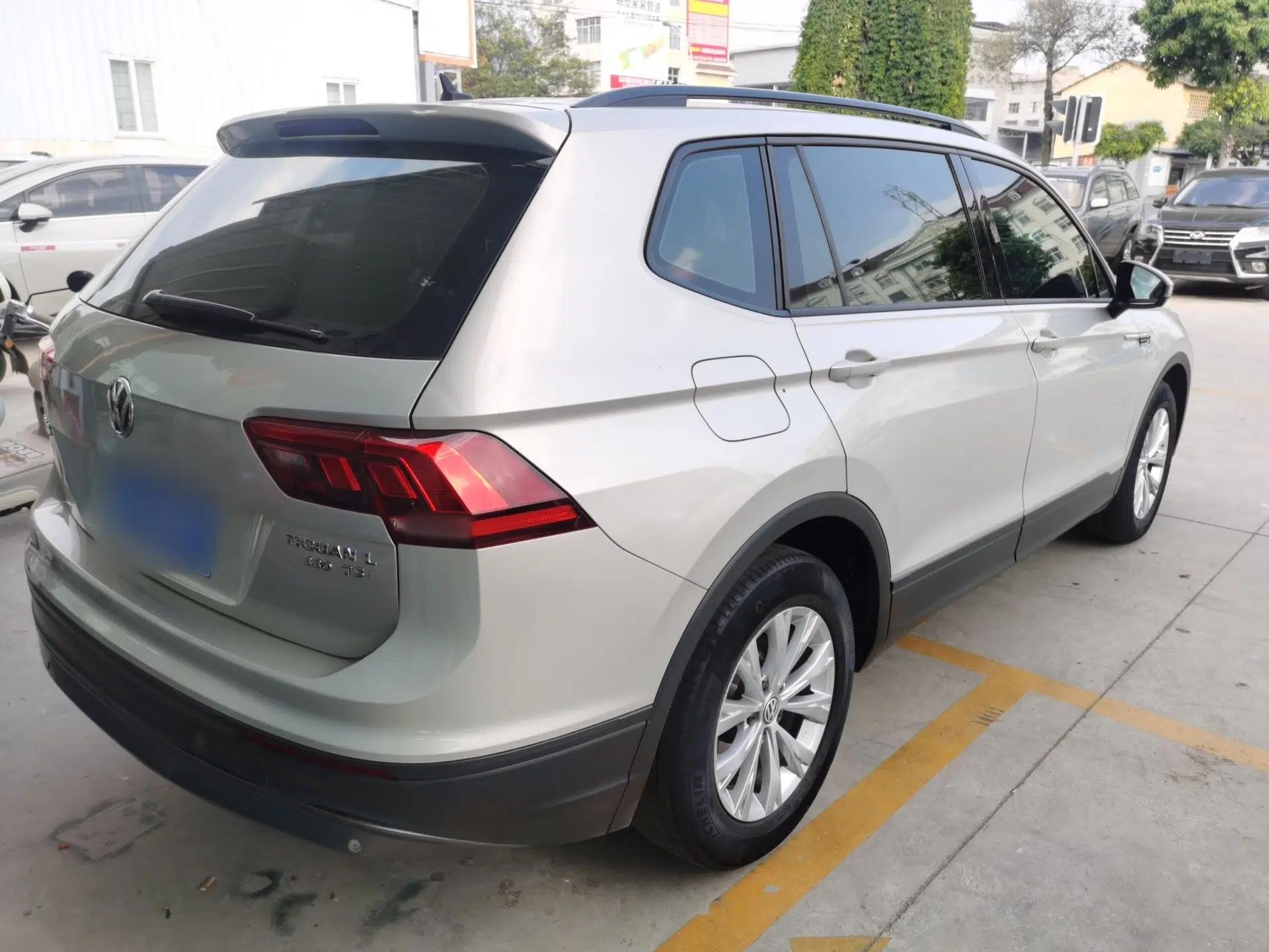 Volkswagen Tiguan L 2017 330TSI Automatic Two-Wheel Drive Luxury Edition — миниатюра 6