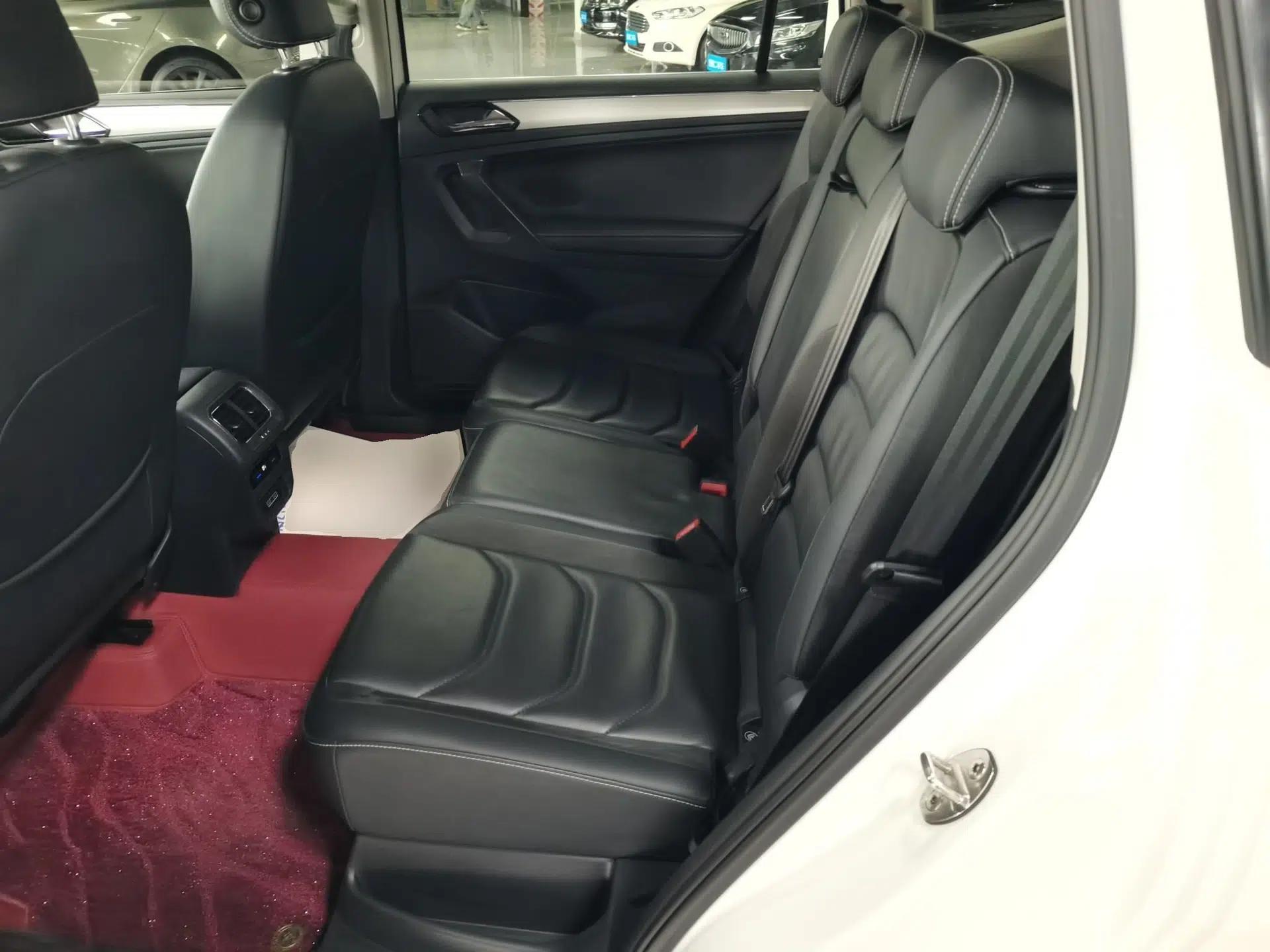 Volkswagen Tiguan L 2018 330TSI Automatic Two-Wheel Drive Luxury Edition — миниатюра 20