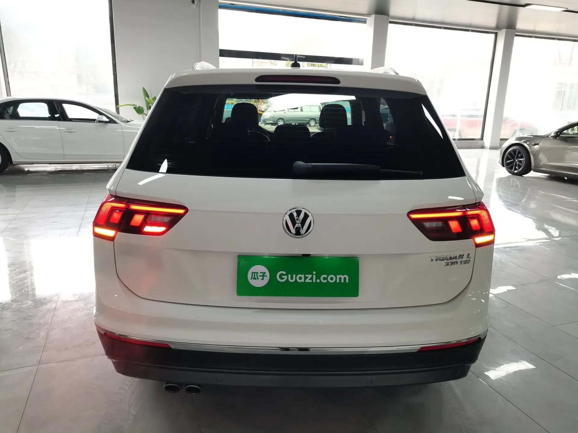 Volkswagen Tiguan L 2018 330TSI Automatic Two-Wheel Drive Luxury Edition — миниатюра 3